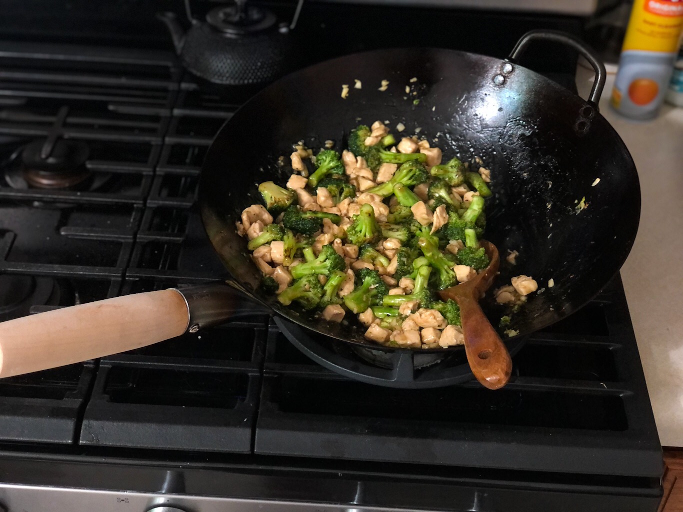 Craft Wok Traditional Hand Hammered Chinese Carbon Steel Wok with Wooden and Steel Helper Handle (14 Inch, Round Bottom Pow Wok Pan) / 731W88 customer photo 2