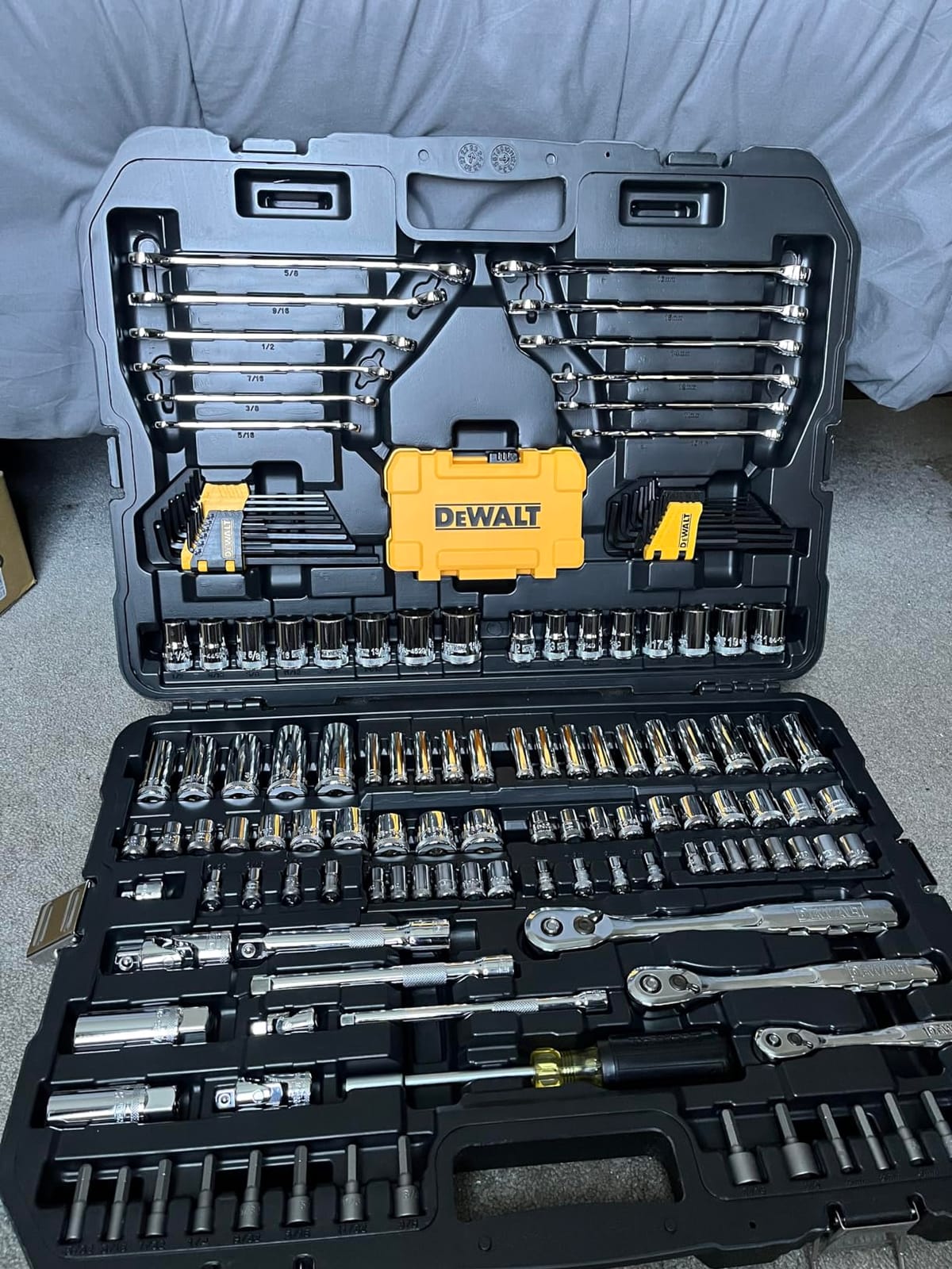 DEWALT Mechanic Tool Set with Case, Socket Set Metric and Standard Full, 1/4