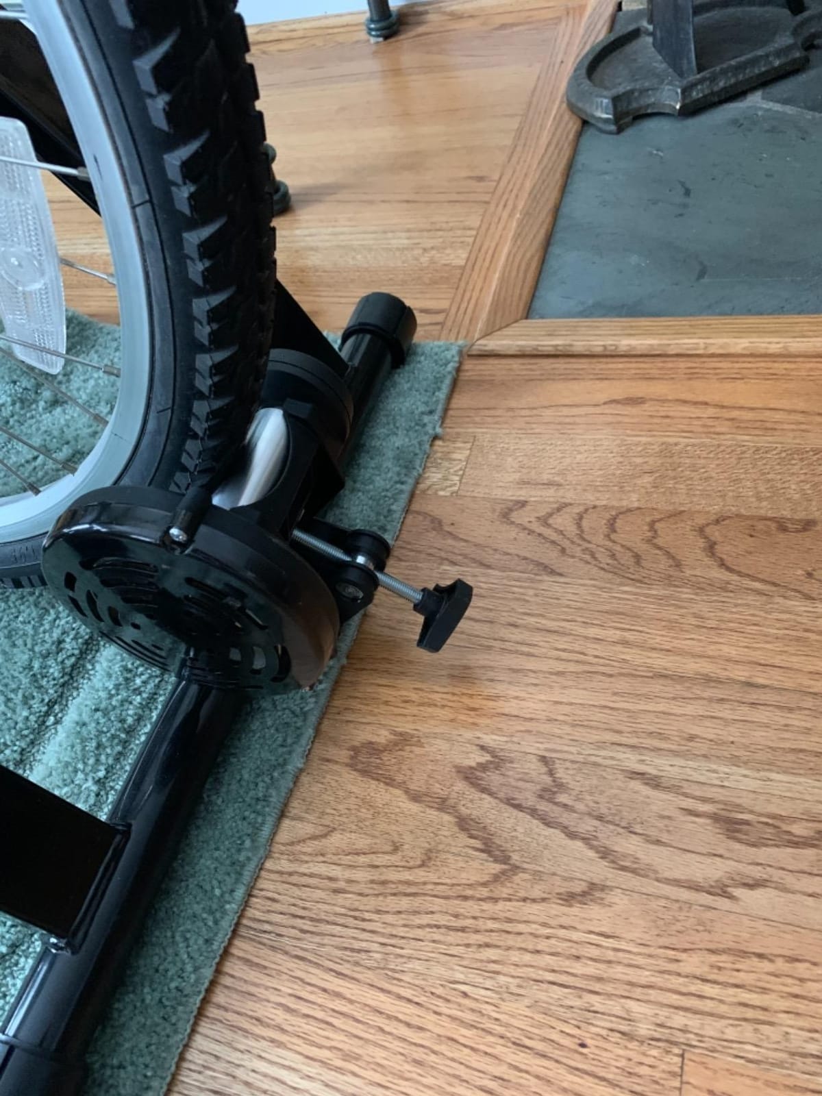 Yaheetech Magnetic Steel Bike Trainer Stand for Indoor Riding, 26-28in/700C customer photo 2