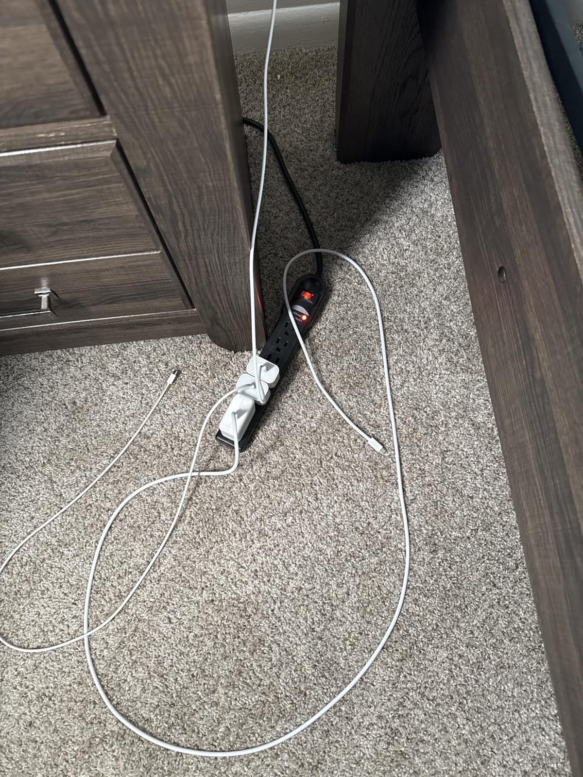 Amazon Basics Surge Protector Power Strip, 6-Outlet, 790 Joules, Circuit Breaker, LED Indicator Light, 6ft Extension Cord, Black customer photo 2