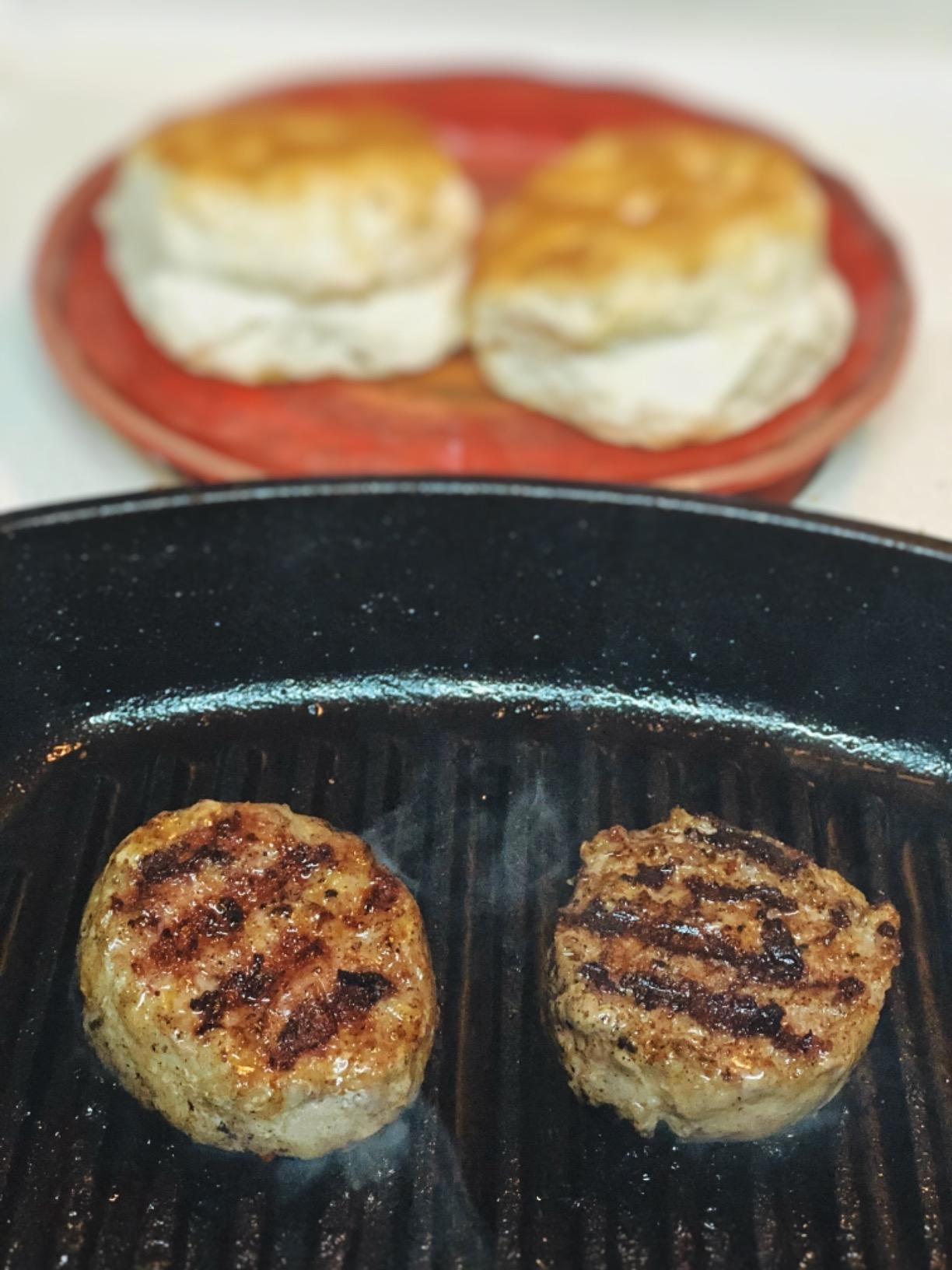 Lodge Pre-Seasoned Cast Iron Square Grill Pan, 10.5 Inches customer photo 1