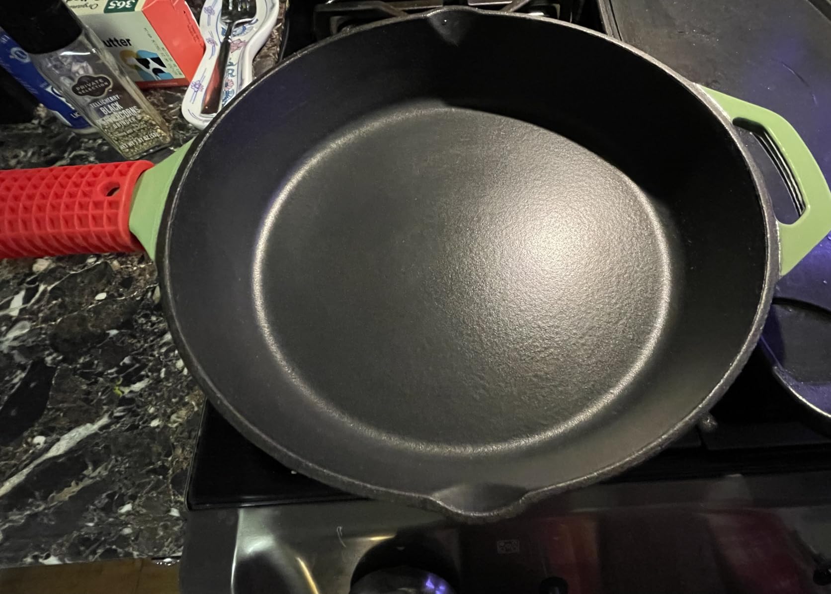 Utopia Kitchen Cast Iron Skillet 12 Inch Pre-Seasoned PFAS-Free Black customer photo 2