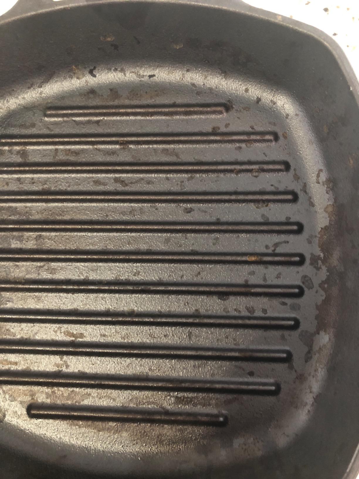 Victoria Cast Iron Grill Pan, Square Grill Pan, Cast Iron Griddle Pan, Seasoned with 100% Kosher-Certified, Non-GMO Flaxseed Oil, Black, 10 Inches customer photo 2
