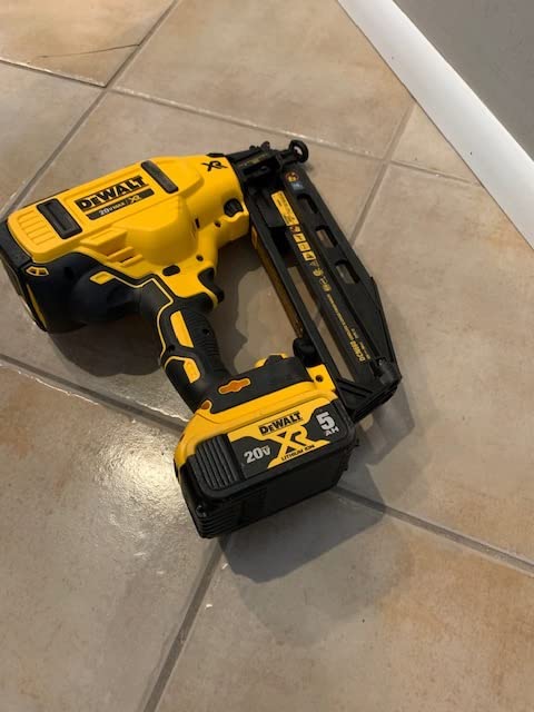 DEWALT 20V MAX* Finish Nailer, Angled, 16GA, Tool Only (DCN660B) customer photo 1