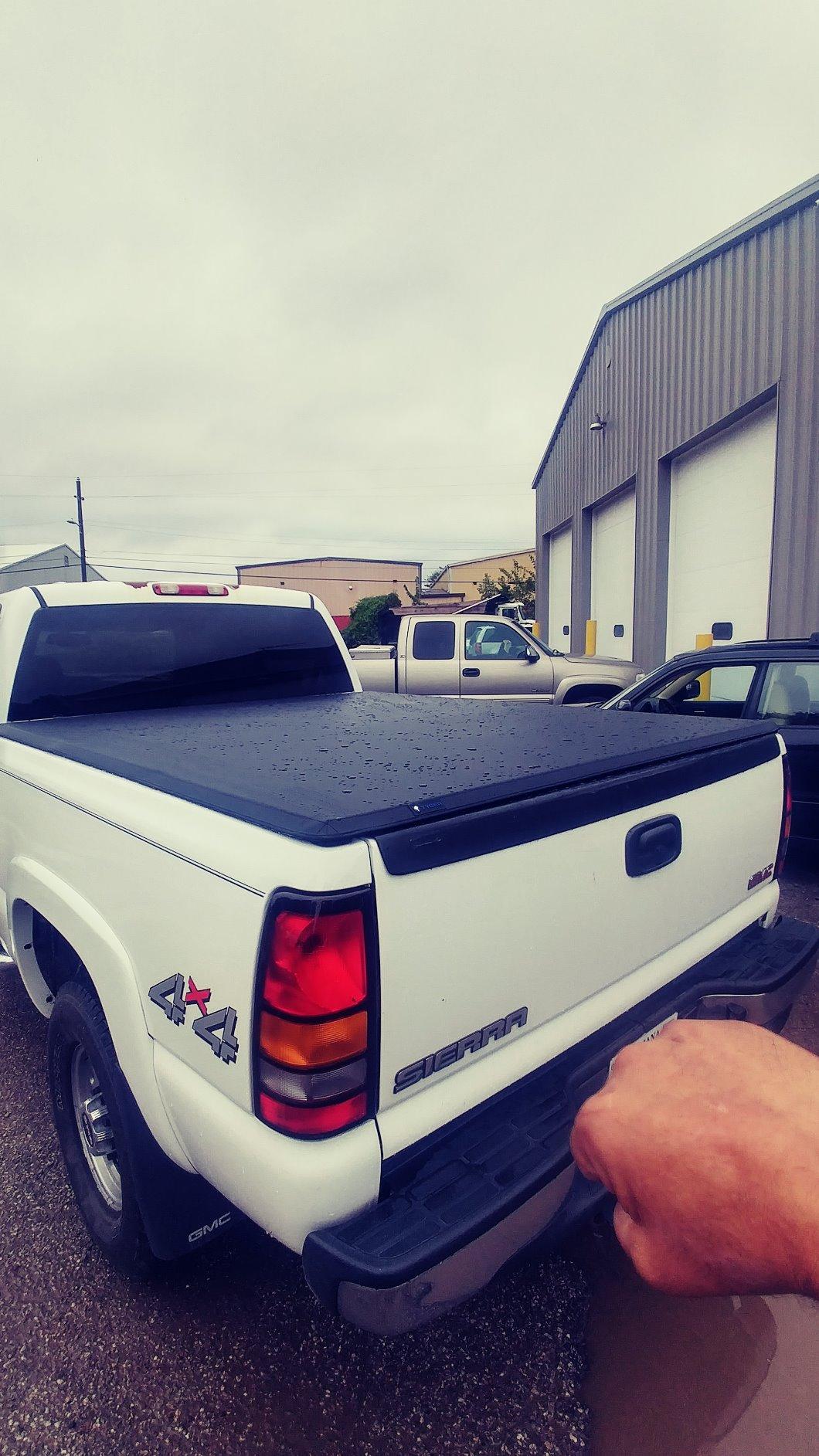 Tyger Auto T3 Soft Tri-Fold Truck Bed Tonneau Cover Compatible with 2014-2018 Chevy Silverado / GMC Sierra 1500; 2015-2019 2500 HD 3500 HD; 2019 LD/Limited Only | Fleetside 8' Bed (97