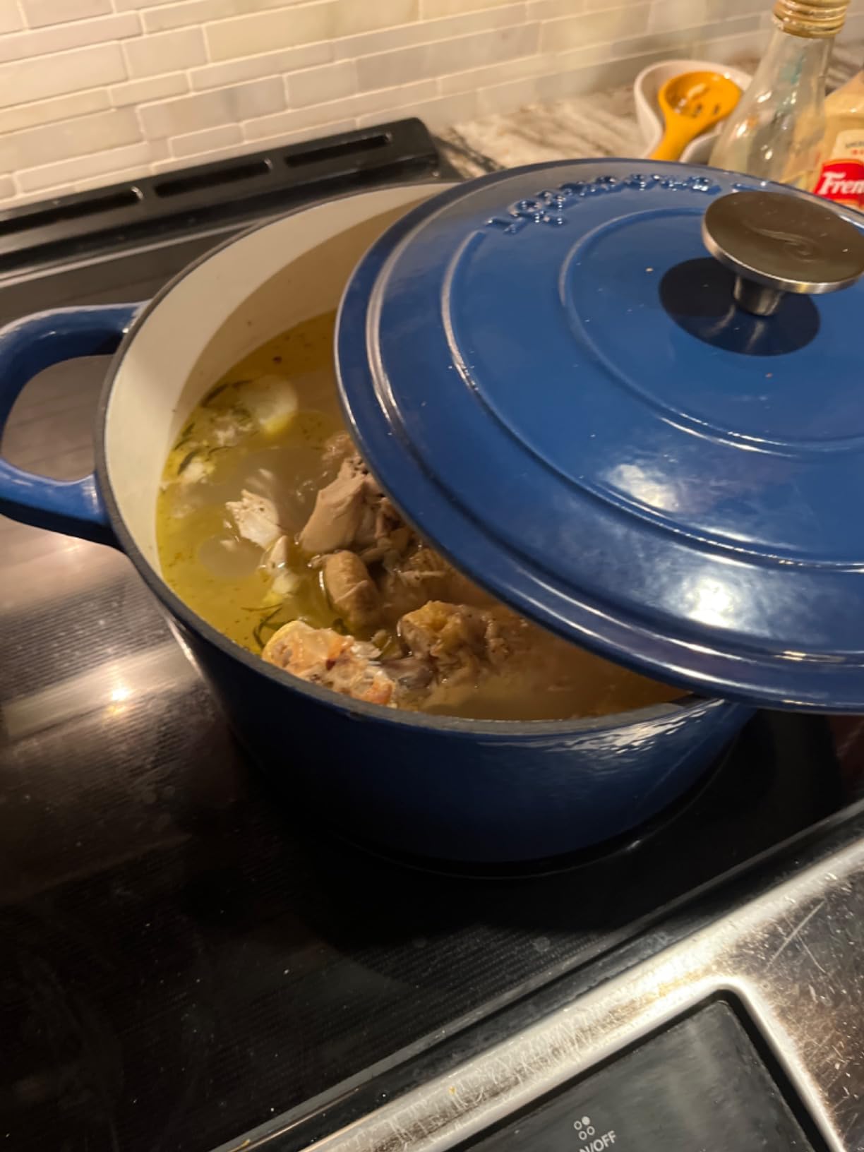 Crock-Pot Artisan 7-Quart Round Enameled Cast Iron Dutch Oven – Slate Gray, Heavy-Duty Cookware for Slow Cooking, Baking, Roasting with Lid customer photo 2