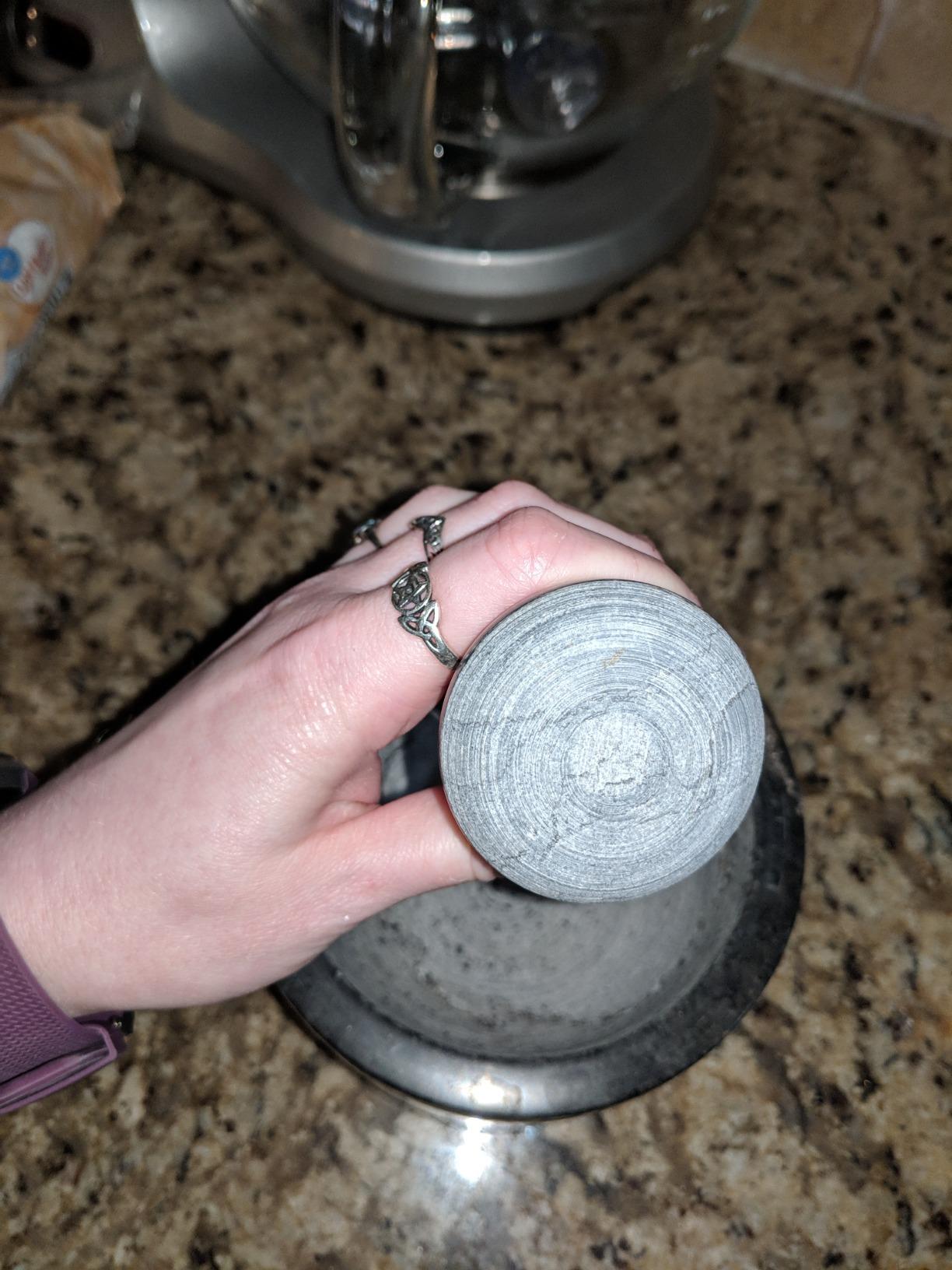 Laevo Mortar and Pestle Set - 5.5 Inch (2.1-Cup) Black Marble Molcajete Set customer photo 1