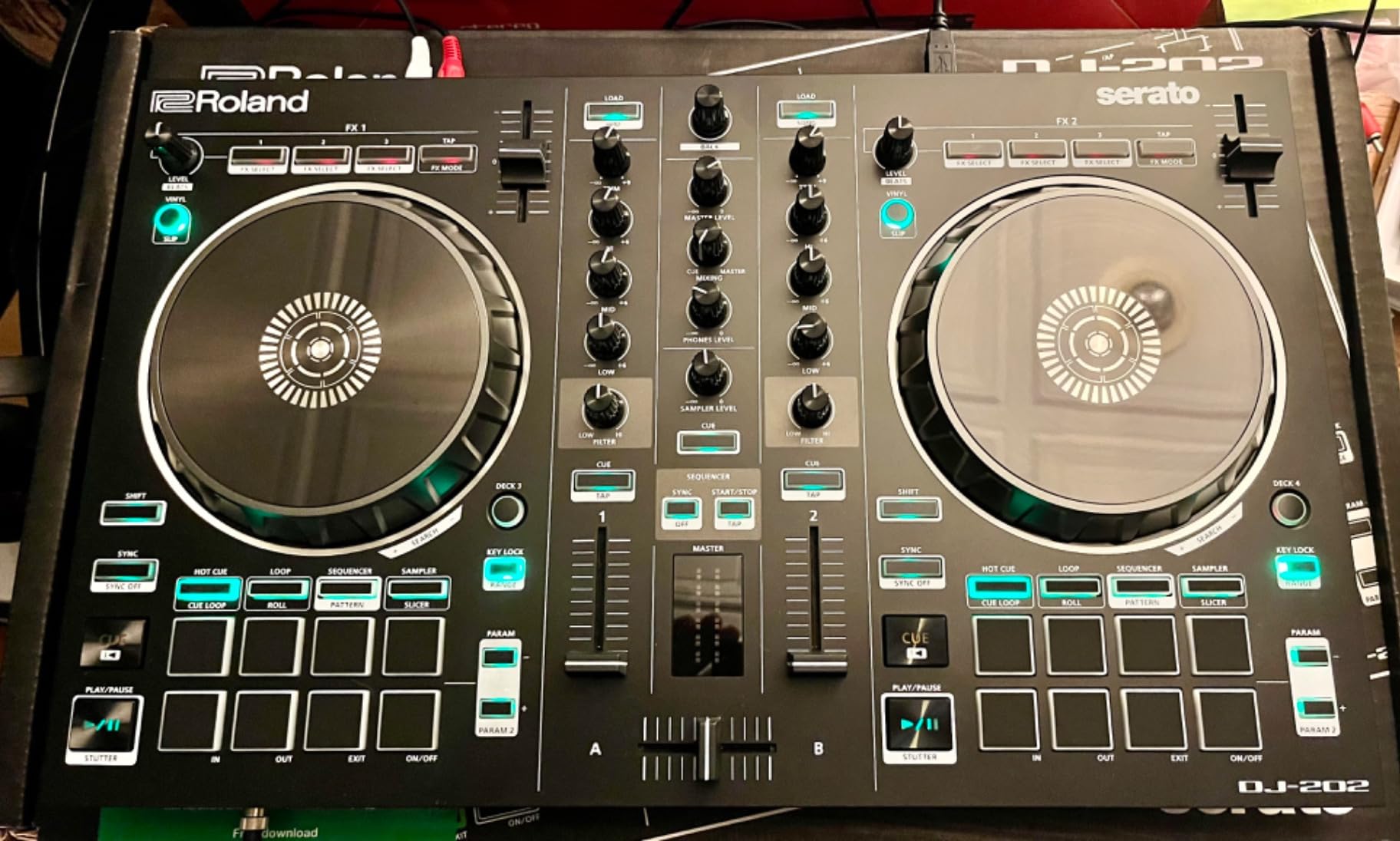 Roland DJ-202 Compact DJ Controller customer photo 2