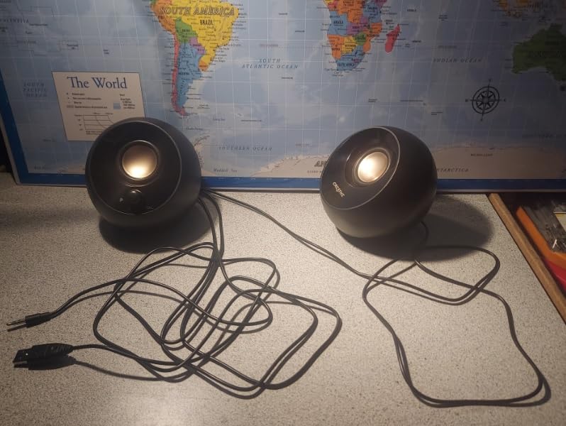 Creative Pebble, 2.0 USB Desktop Stereo Speakers for PC/Laptop, White customer photo 2