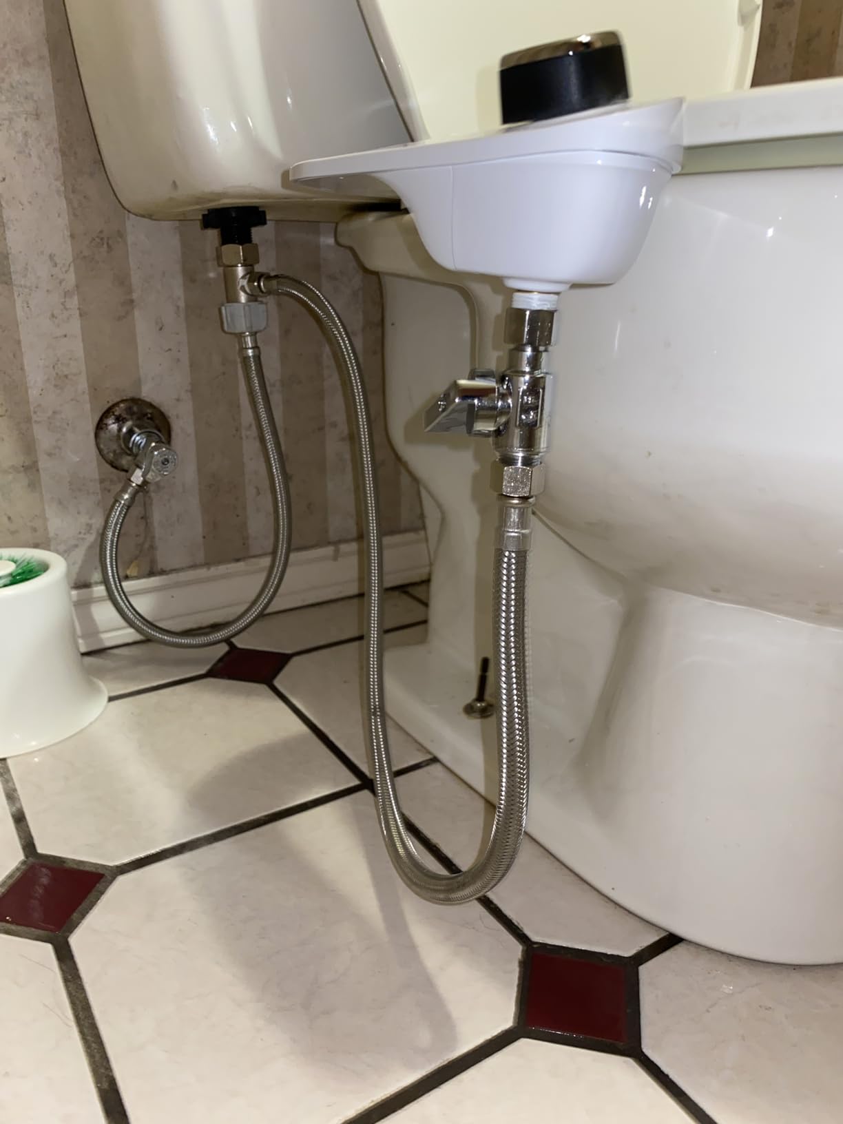Bio Bidet SlimEdge Bidet Attachment for Toilet, Non Electric, Dual Nozzles for Front and Rear Cold Water Wash, Adjustable Water Pressure, White customer photo 1