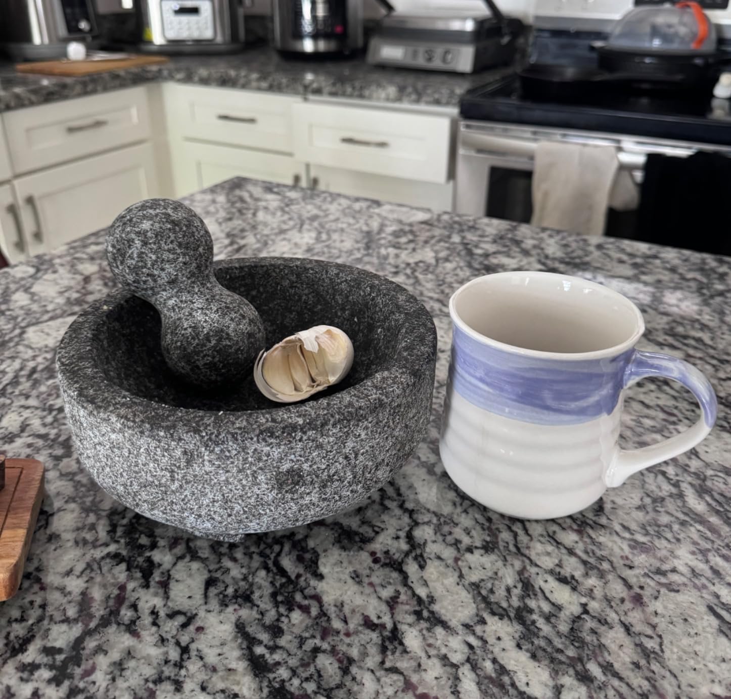 Umien Granite Mortar and Pestle Set 8-Inch (3.5-Cup), Molcajete, Grey customer photo 2