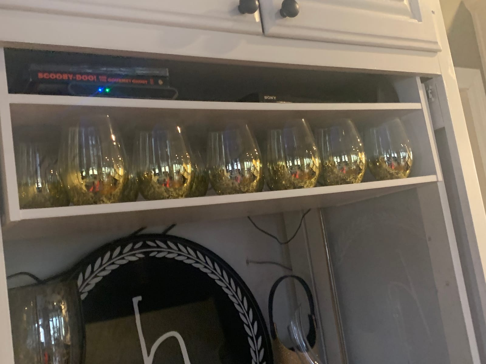Kitchen Lux 18 oz Gold Rimmed Stemless Wine Glasses for Parties - Set of 6 Gold Wine Glass Cocktail Tumblers customer photo 1