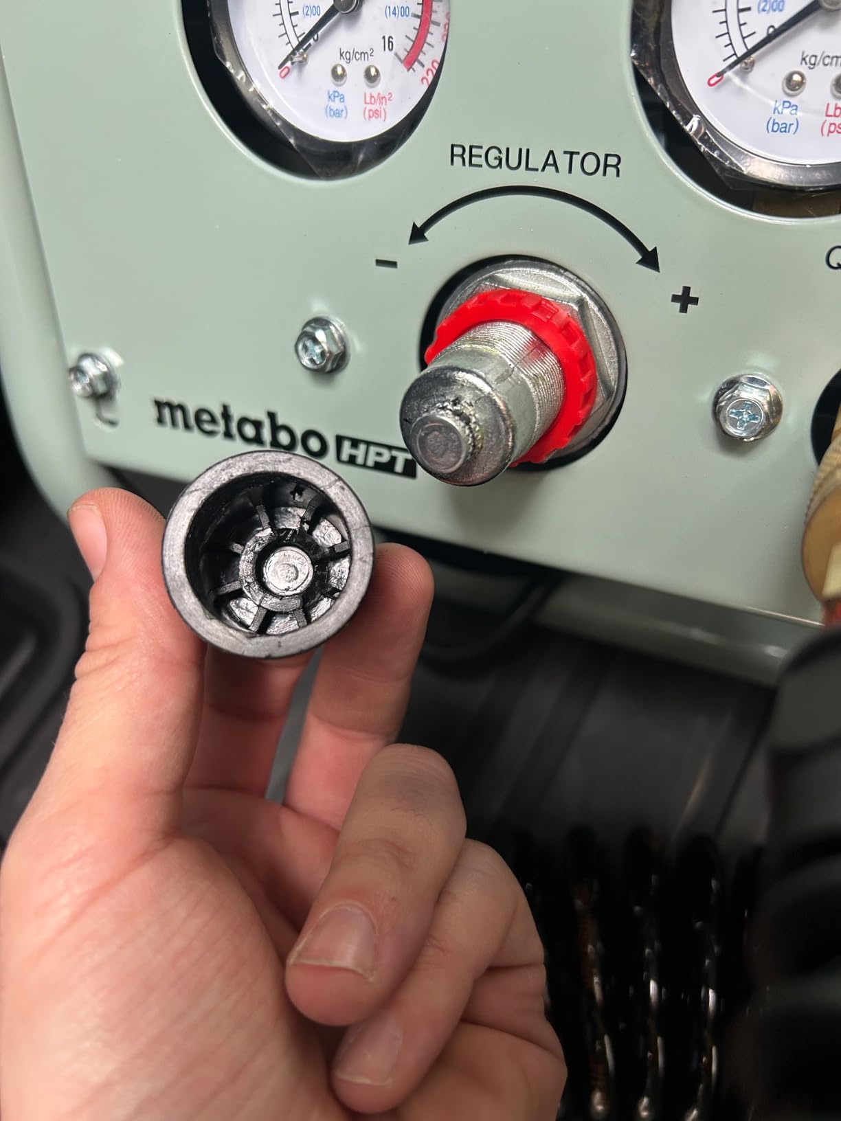 Metabo HPT Quiet Air Compressor, Portable 1 Gallon Oil-Free Air Compressor, Ultra-Quiet Operation at 59 dB, Universal Quick Coupler for Fast Tool Changes, Compact and Lightweight, EC28M customer photo 2