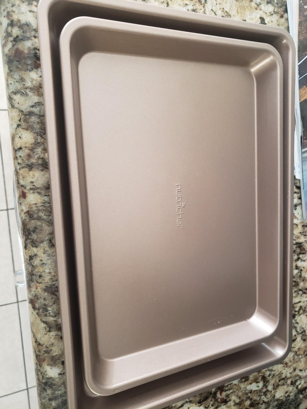 NutriChef 2-Piece Nonstick Stackable Cookie Sheet Set – Non-Toxic Carbon Steel Baking Pans – Heavy Duty, Warp-Resistant, Easy to Clean, Oven & Dishwasher Safe Bakeware customer photo 1