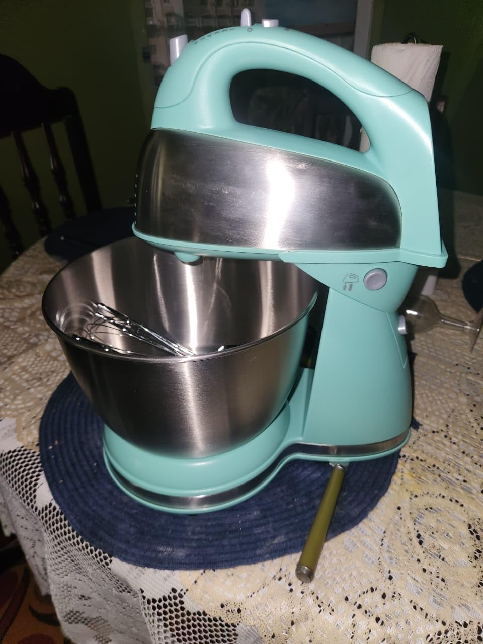 Hamilton Beach Classic Stand and Hand Mixer, 4 Quarts, 6 Speeds with QuickBurst, Bowl Rest, 290 Watts Peak Power, Black and Stainless | 2-in-1 Versatility | QuickBurst For Added Power | 290 Watts Peak Power | Built-In Bowl Rest | Black and Stainless Steel customer photo 1