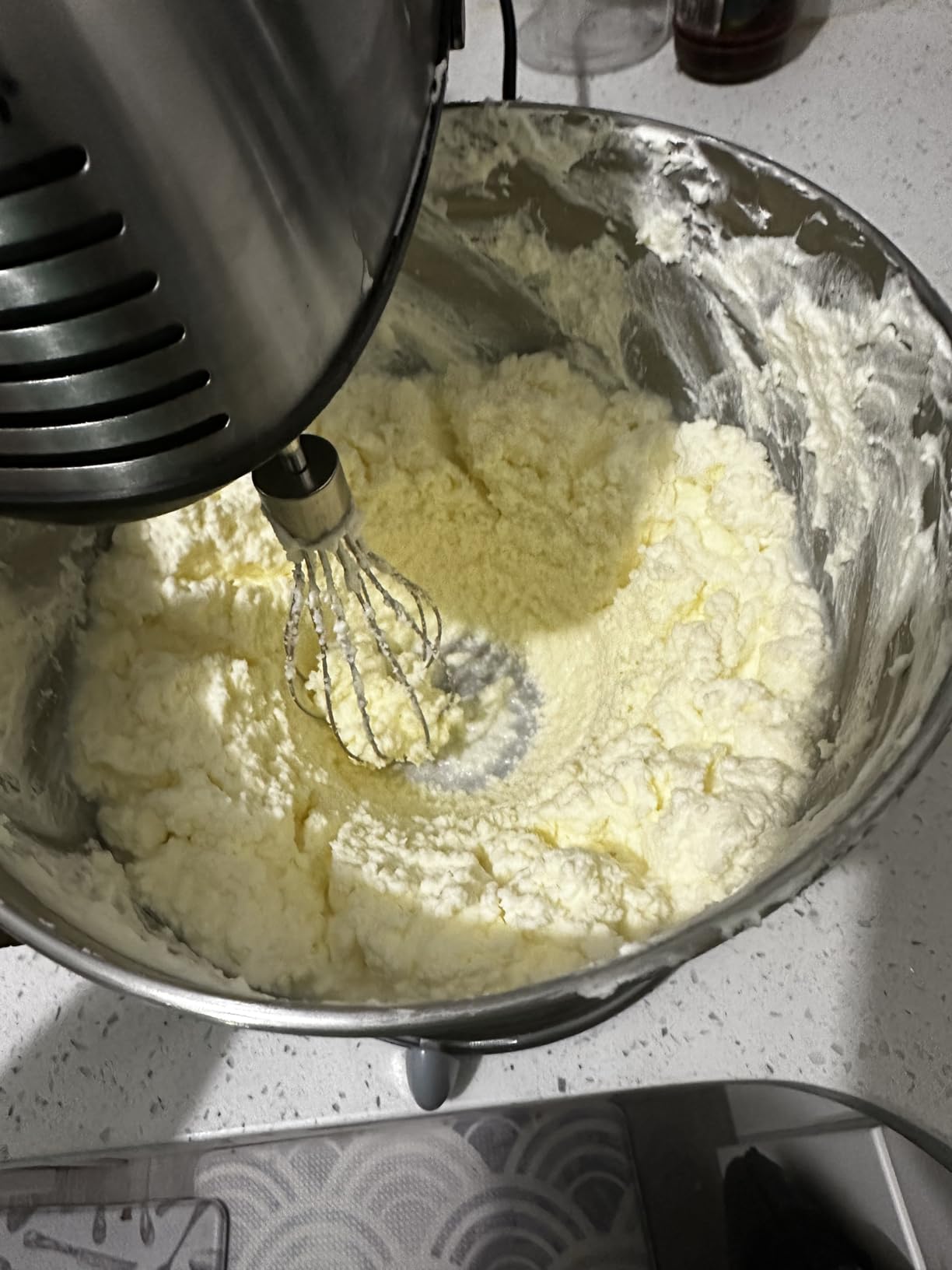 Hamilton Beach Classic Stand and Hand Mixer, 4 Quarts, 6 Speeds with QuickBurst, Bowl Rest, 290 Watts Peak Power, Black and Stainless | 2-in-1 Versatility | QuickBurst For Added Power | 290 Watts Peak Power | Built-In Bowl Rest | Black and Stainless Steel customer photo 2