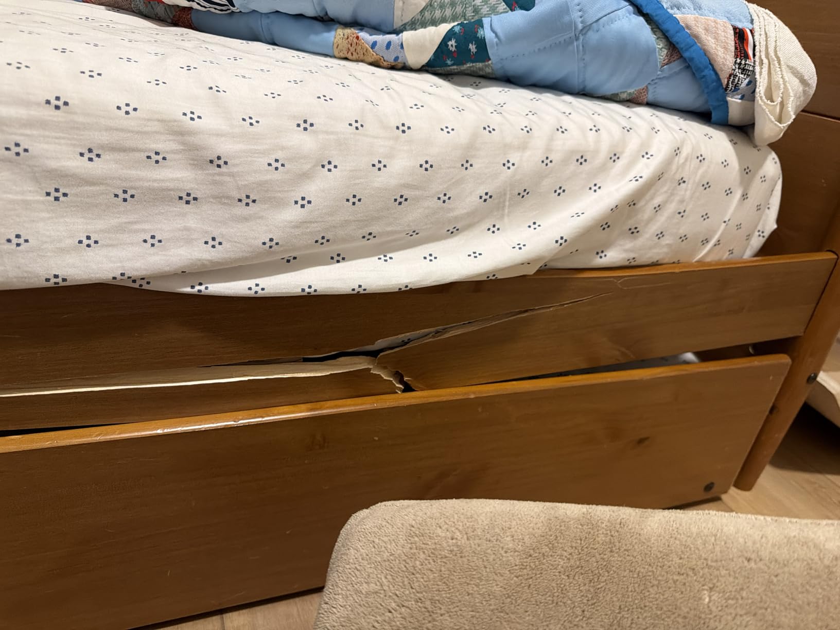 Camaflexi Mid-Century Modern Daybed & Trundle/Solid and Manufactured Wood/Panel Headboard/No Box Spring Needed/Foundation has 14 Wood Slats/Twin Trundle/Easy Assembly, Castanho Finish, Twin. customer photo 1