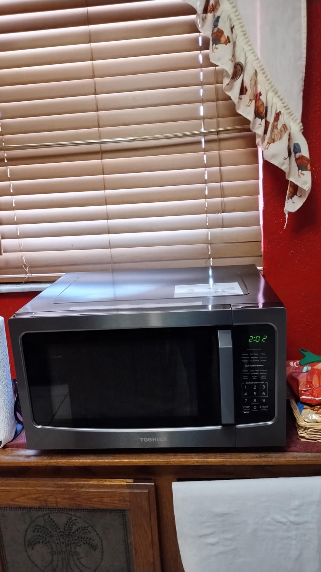 TOSHIBA Microwave Oven with Smart Sensor, 1.6 Cu.Ft, 1200W customer photo 1