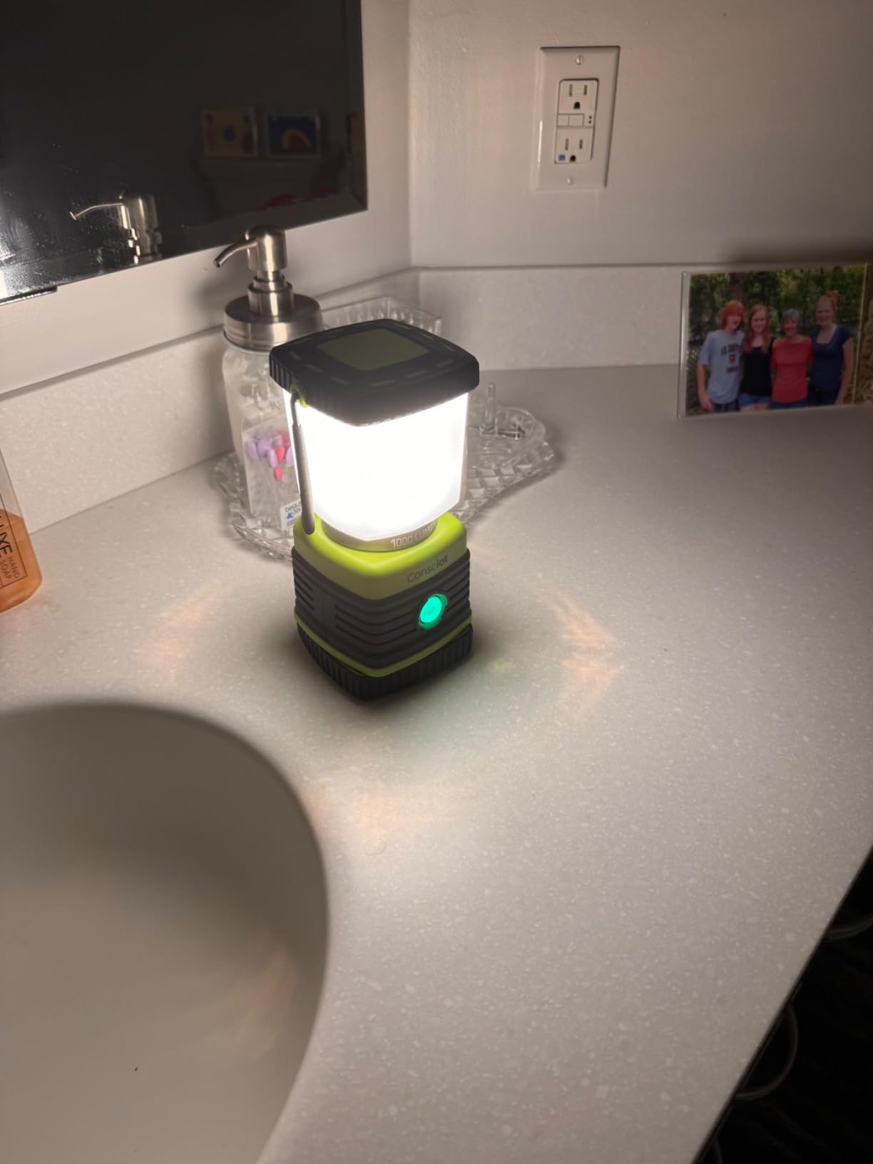 Consciot 1000LM Battery Powered LED Camping Lantern, 4 Light Mode, Dimmable customer photo 1