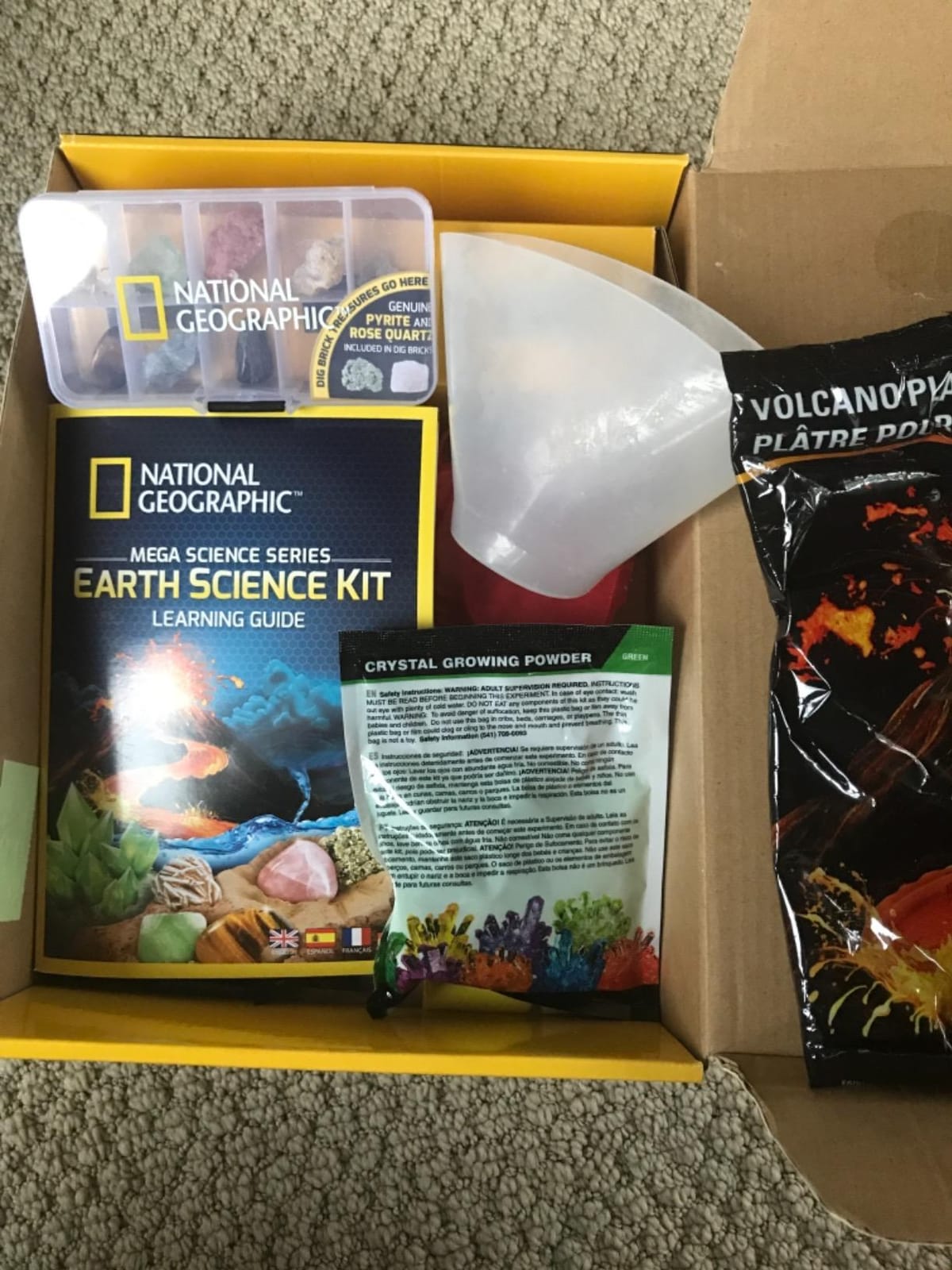 National Geographic Earth Science Kit with 100+ Activities for Kids 8-12 customer photo 1