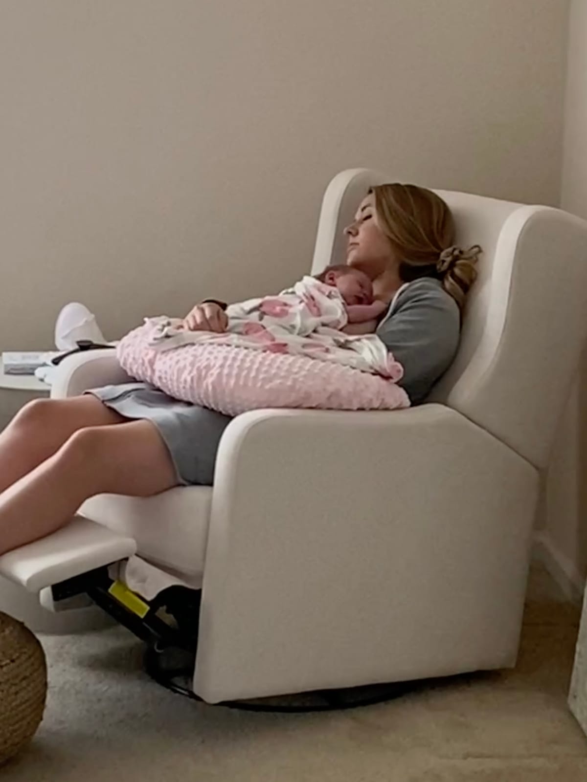 Carter's by DaVinci Arlo Recliner, Cozy Cream customer photo 1