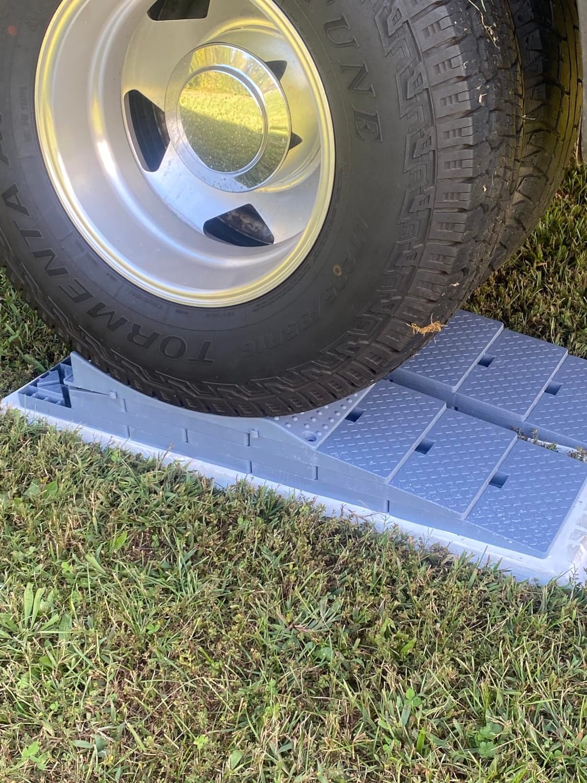 Homeon Wheels RV Leveling Blocks, 10-Pack Non-Slip Camper Levelers customer photo 1