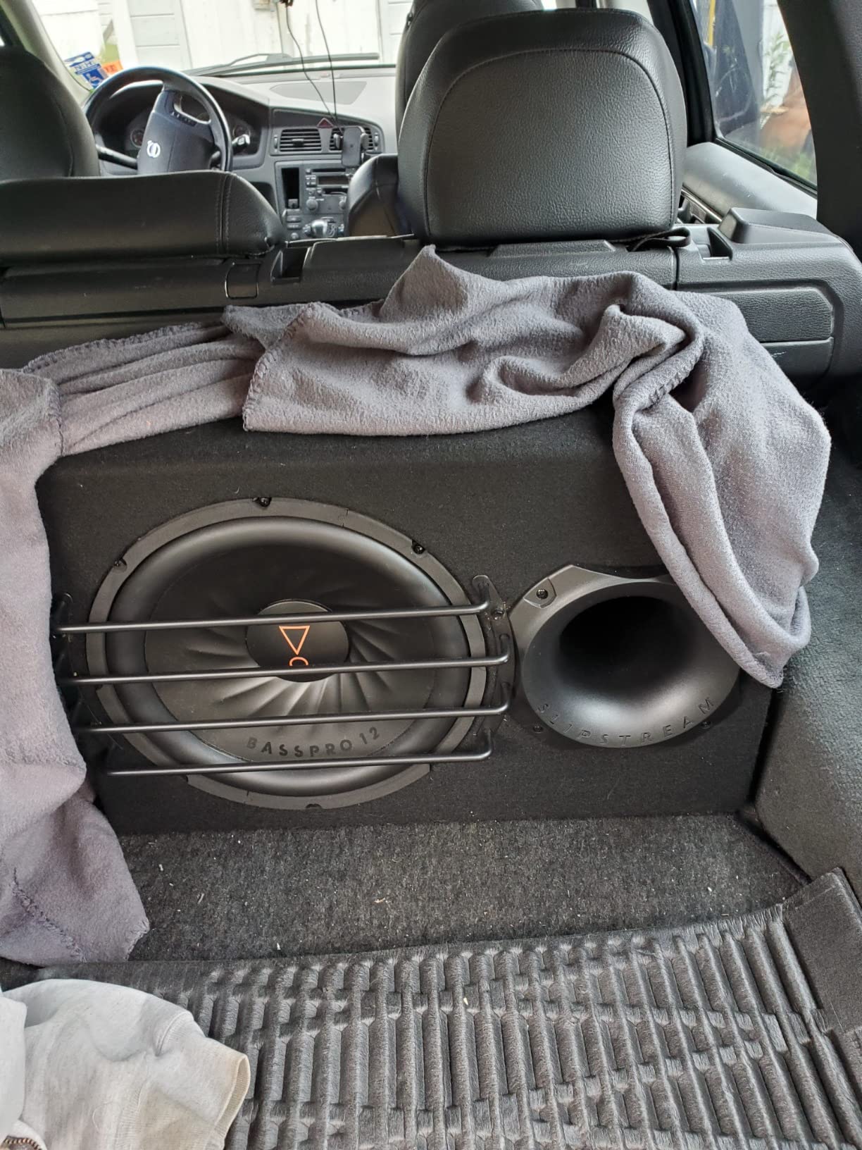JBL SUBBP12AM - 12” amplified 12” Subwoofer with Sub Level Control, Black customer photo 1