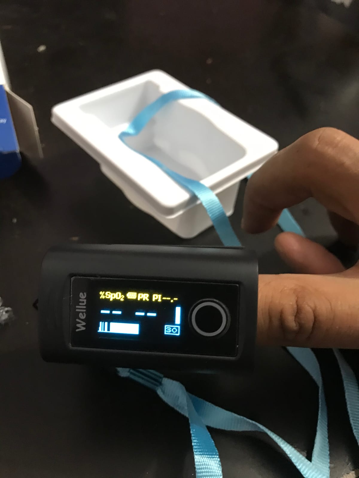 Wellue Fingertip Pulse Oximeter, Blood Oxygen Saturation Monitor with Batteries, Carry Bag & Lanyard for Wellness Use customer photo 1