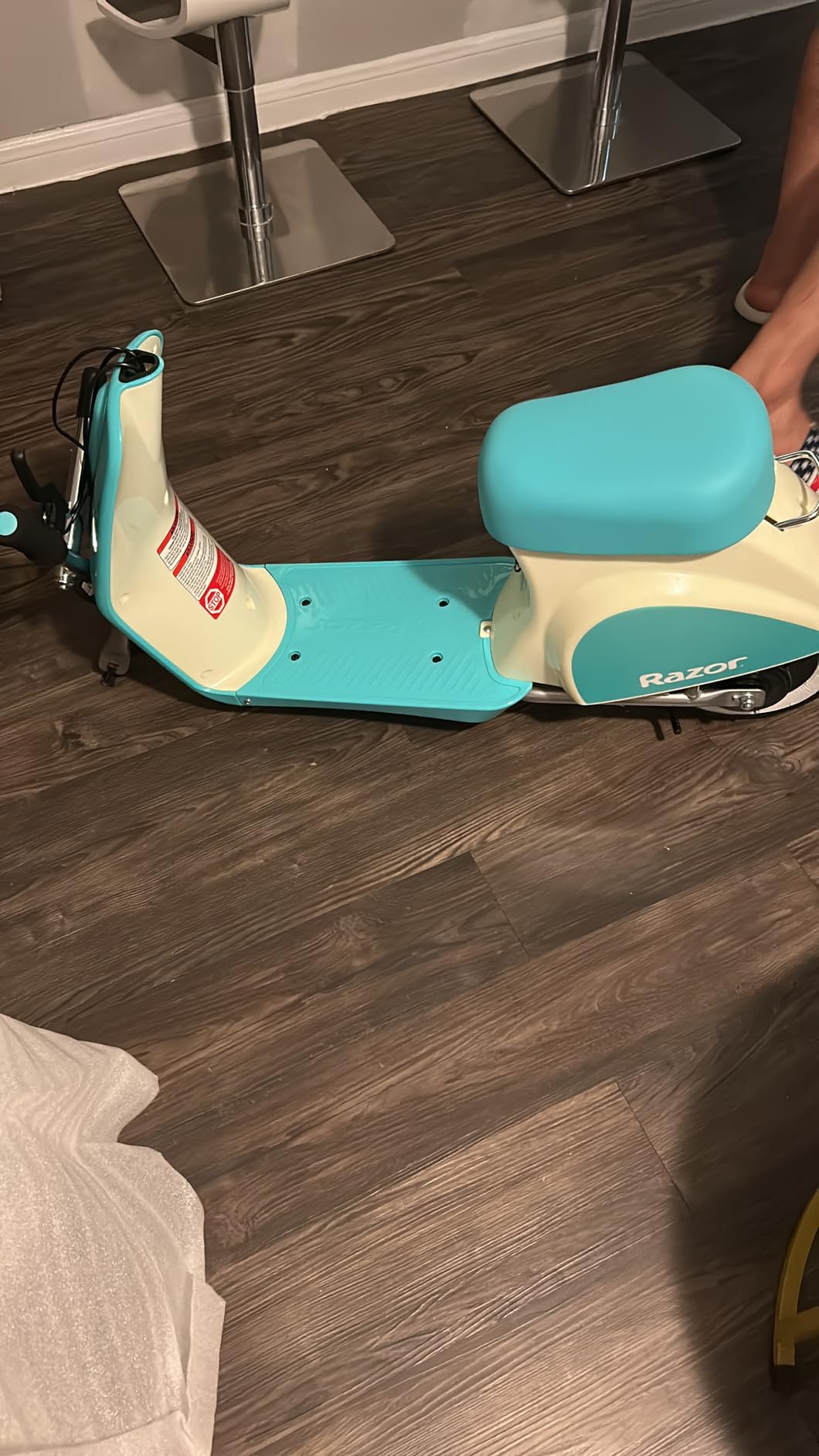 Razor Pocket Mod Petite - 12V Miniature Euro-Style Electric Scooter for Ages 7+, 100-watt Motor, Up to 40 min Ride Time, for Riders up to 110 lbs customer photo 1