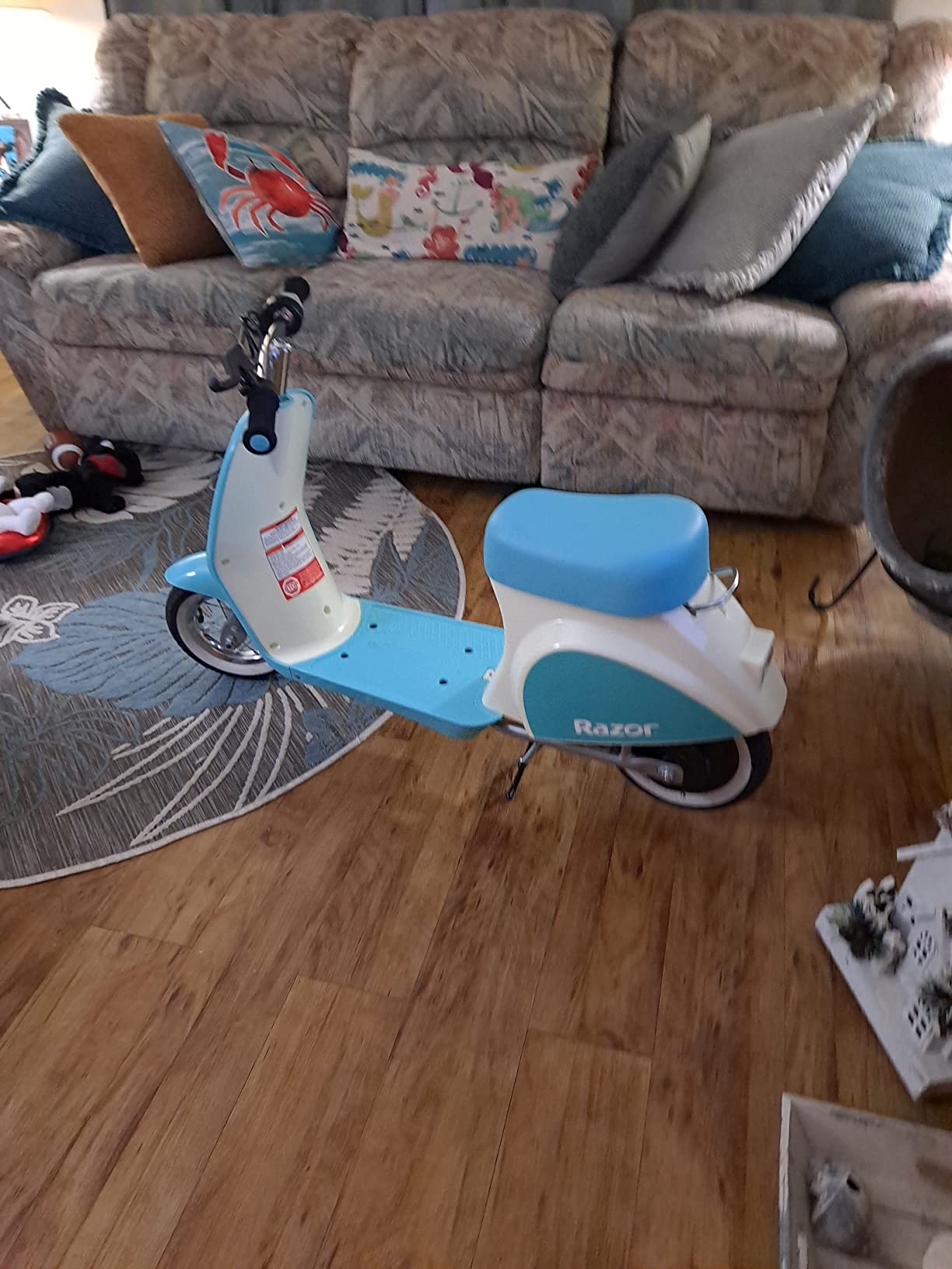 Razor Pocket Mod Petite - 12V Miniature Euro-Style Electric Scooter for Ages 7+, 100-watt Motor, Up to 40 min Ride Time, for Riders up to 110 lbs customer photo 2