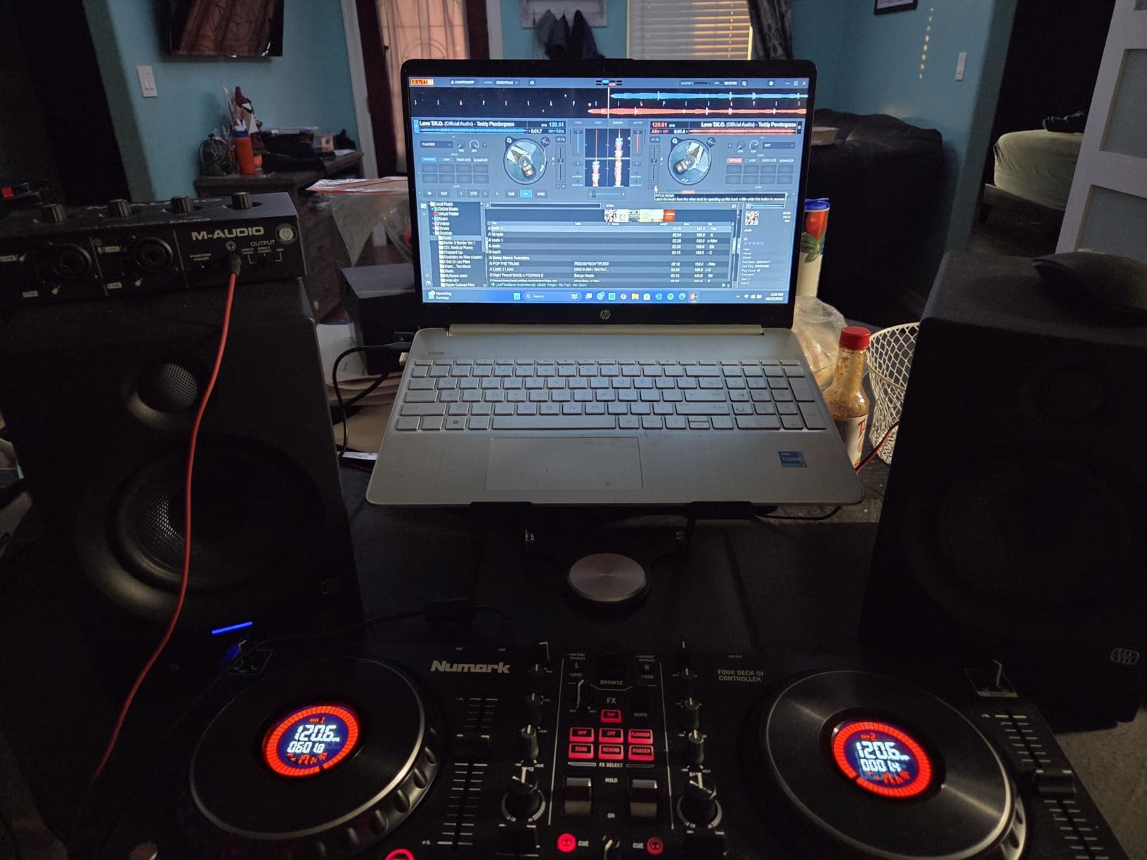 Numark Mixtrack Platinum FX DJ Controller customer photo 1