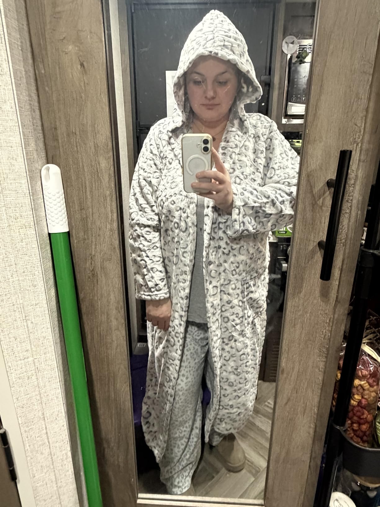 RONGTAI Women's Plush Hooded Robe Bathrobe-Fast Warmth for Home customer photo 1