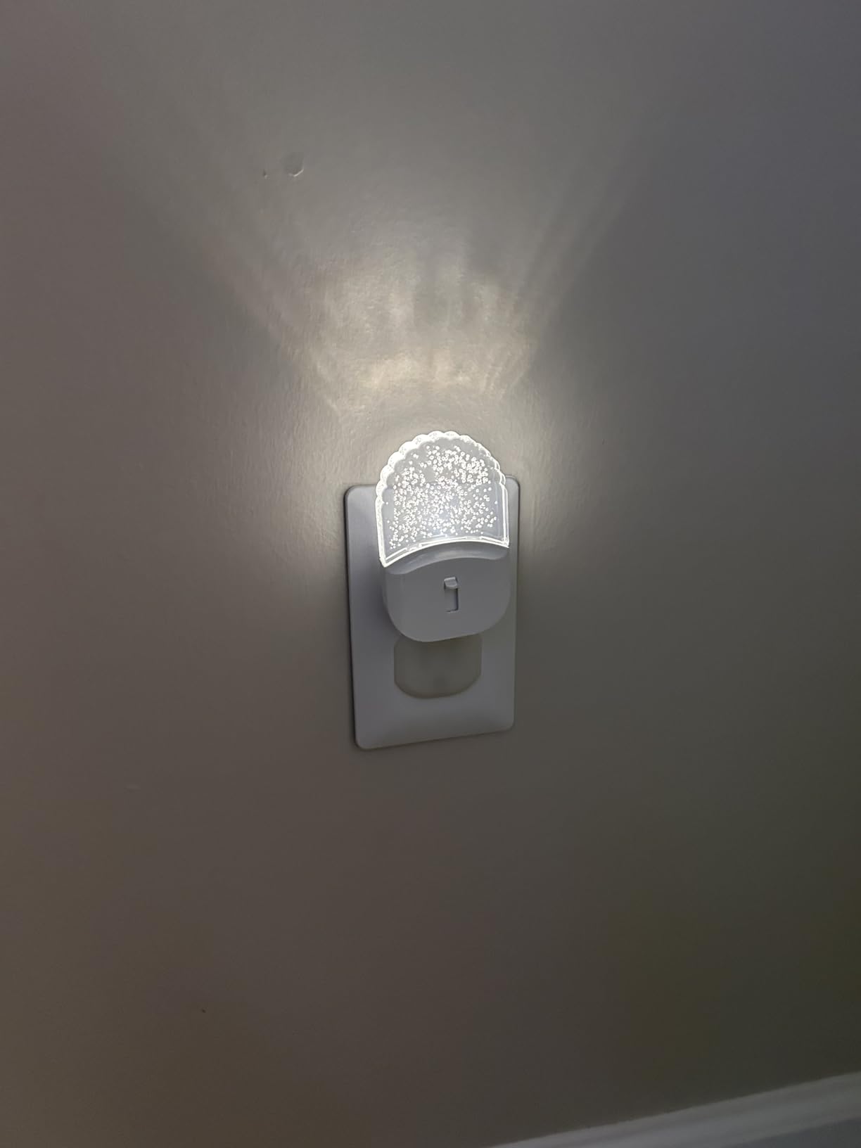 DORESshop Night Lights Plug Into Wall,Color Changing Night Light for Kids customer photo 2