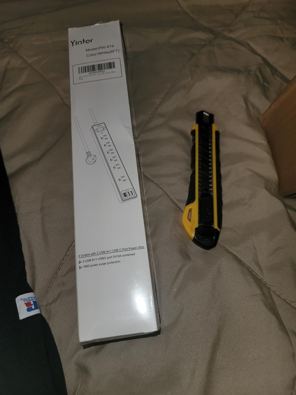 Yintar 6Ft Surge Protector Power Strip with 6 Outlets & 3 USB Ports, Black customer photo 1
