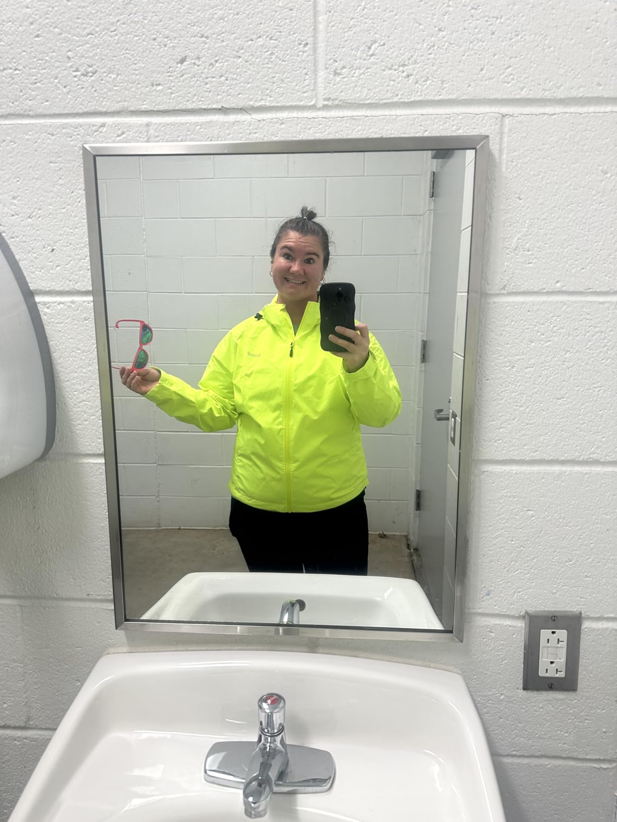 baleaf Packable Rain Jacket Women Waterproof Lightweight Jackets Hooded customer photo 2