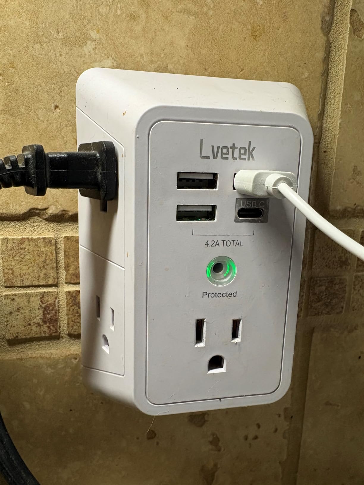 Wall Charger, Surge Protector, QINLIANF 5 Outlet Extender with 4 USB Ports customer photo 1