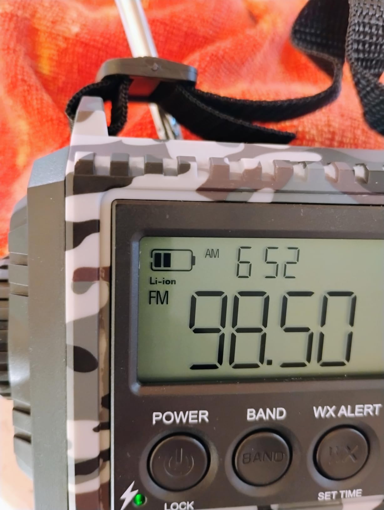 Raynic Emergency Radio, 5000mAh/18500mWh Weather Radio, Solar Hand Crank Radio with AM/FM/SW/NOAA Alert, Cell Phone Charger, Headphone Jack, Flashlight and SOS Siren customer photo 2