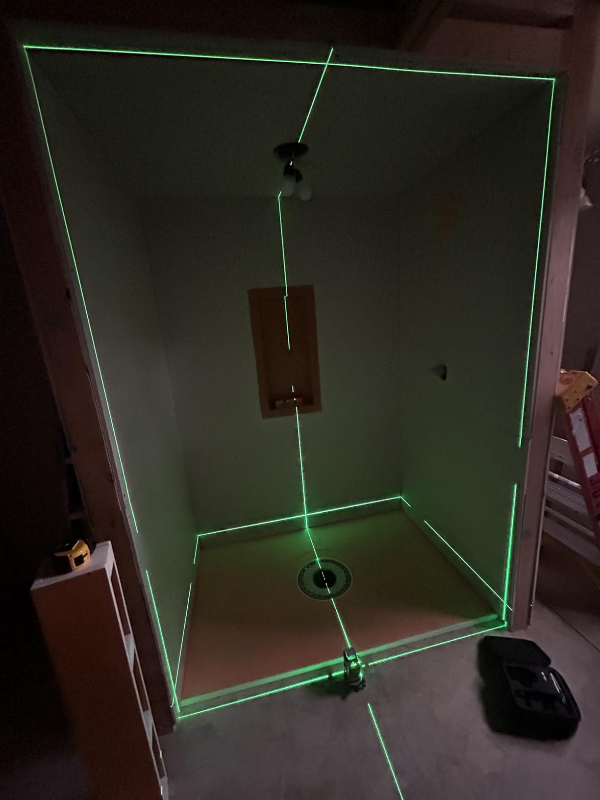CIGMAN Laser Level Self Leveling 3x360° for Picture Hanging & Construction | Green Lazer Leveler Tool, High Accuracy & Visibility, Remote Control, Rechargeable, Strong Magnetic Bracket, for DIY Projects customer photo 2