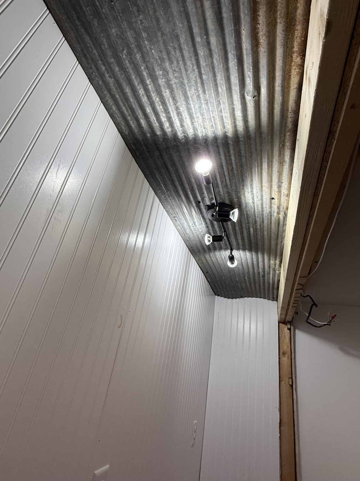 Ascher 4-Light LED Track Lighting Kit, Flexibly Rotatable Light Heads, 4 Way Ceiling Spotlight Matt Nickel Finish, Including 4 GU10 LED Bulbs (4W 400LM Daylight White 5000K) customer photo 2