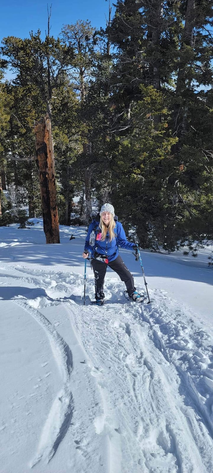 G2 21/25/30 Inches Light Weight Snowshoes for Women Men Youth, Set with Trekking Poles, Tote Bag, Gaiters,Special Fast Ratchet Binding, Orang/Blue/Red Available customer photo 1