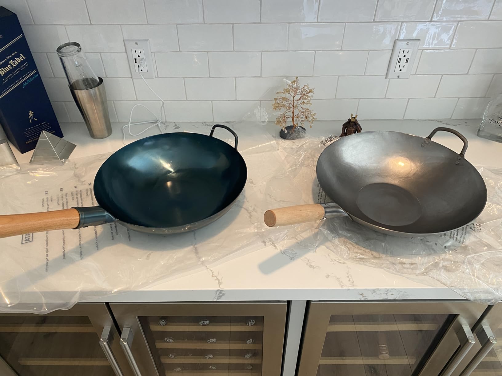 Craft Wok Flat Hand Hammered Carbon Steel Pow Wok with Wooden and Steel Helper Handle (14 Inch, Flat Bottom) / 731W316 customer photo 1