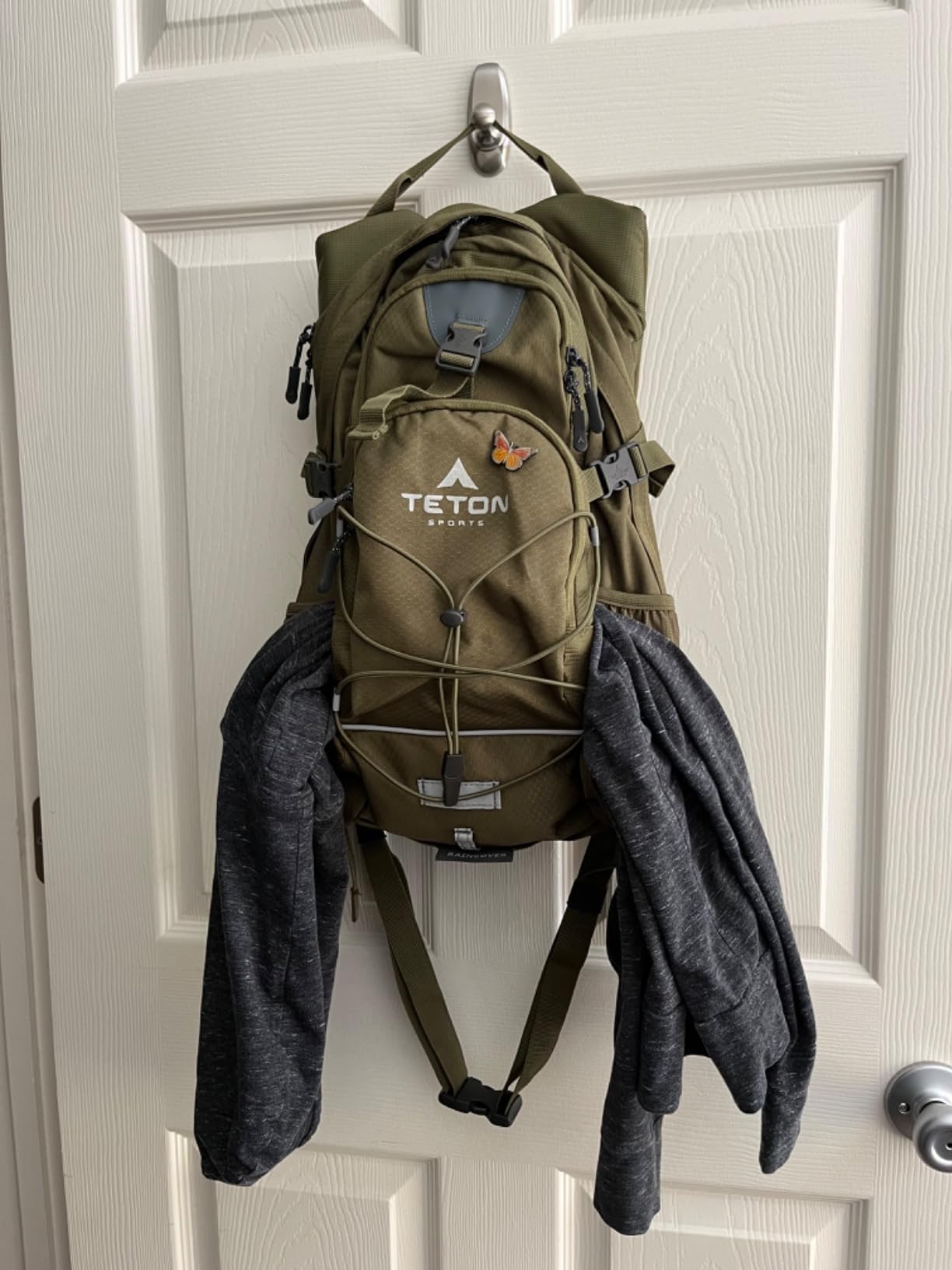 Teton Oasis/Trailrunner Hydration Backpack – Lightweight Water Pack with 2L/3L Bladder for Hiking, Running, Cycling, Biking 18L/22L Sizes – Sewn-in Rain Cover – Fits Men and Women customer photo 2