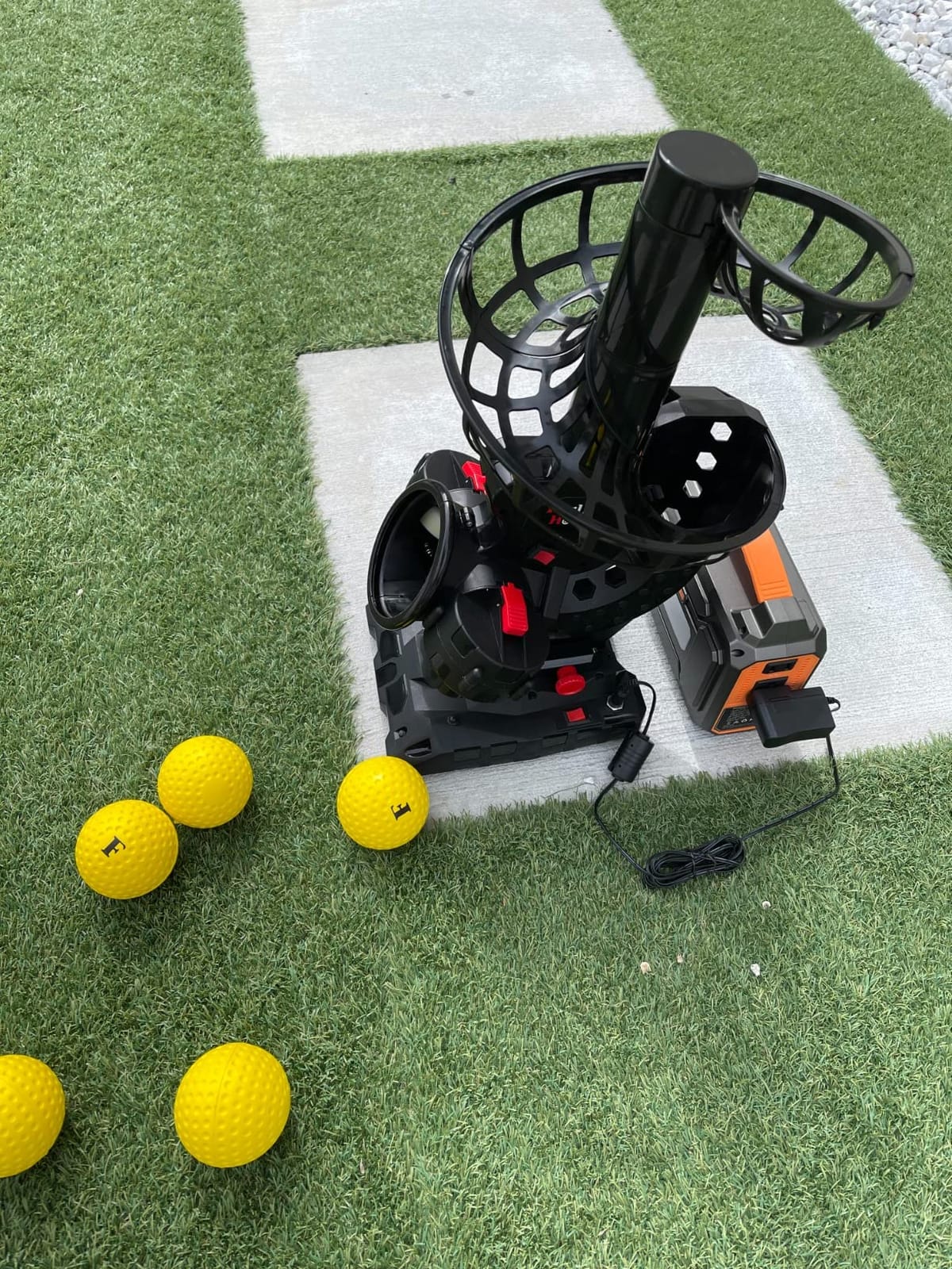 Furlihong 3801BH Upgraded Electronic Baseball Pitching Machine for Beginner customer photo 2