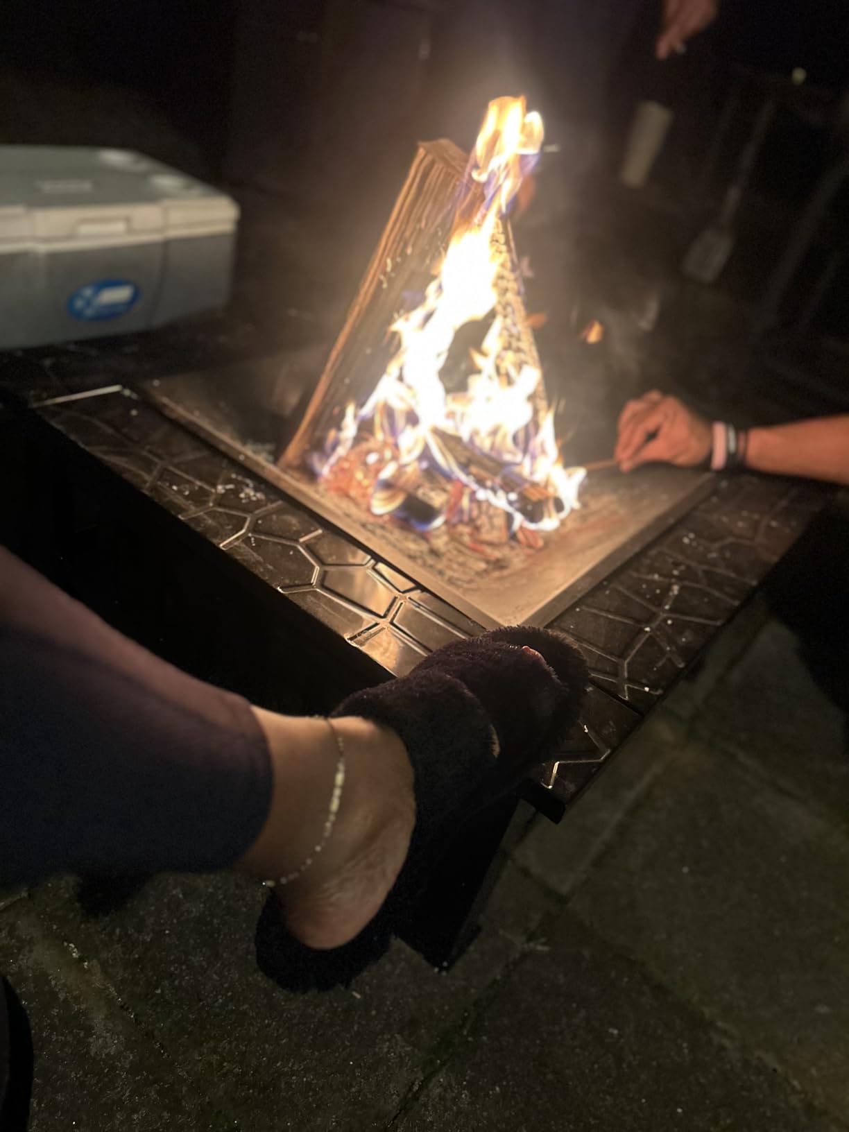 Devoko Outdoor Fire Pit, 32 Inch Firepit Table Metal Outdoor Fireplaces customer photo 1