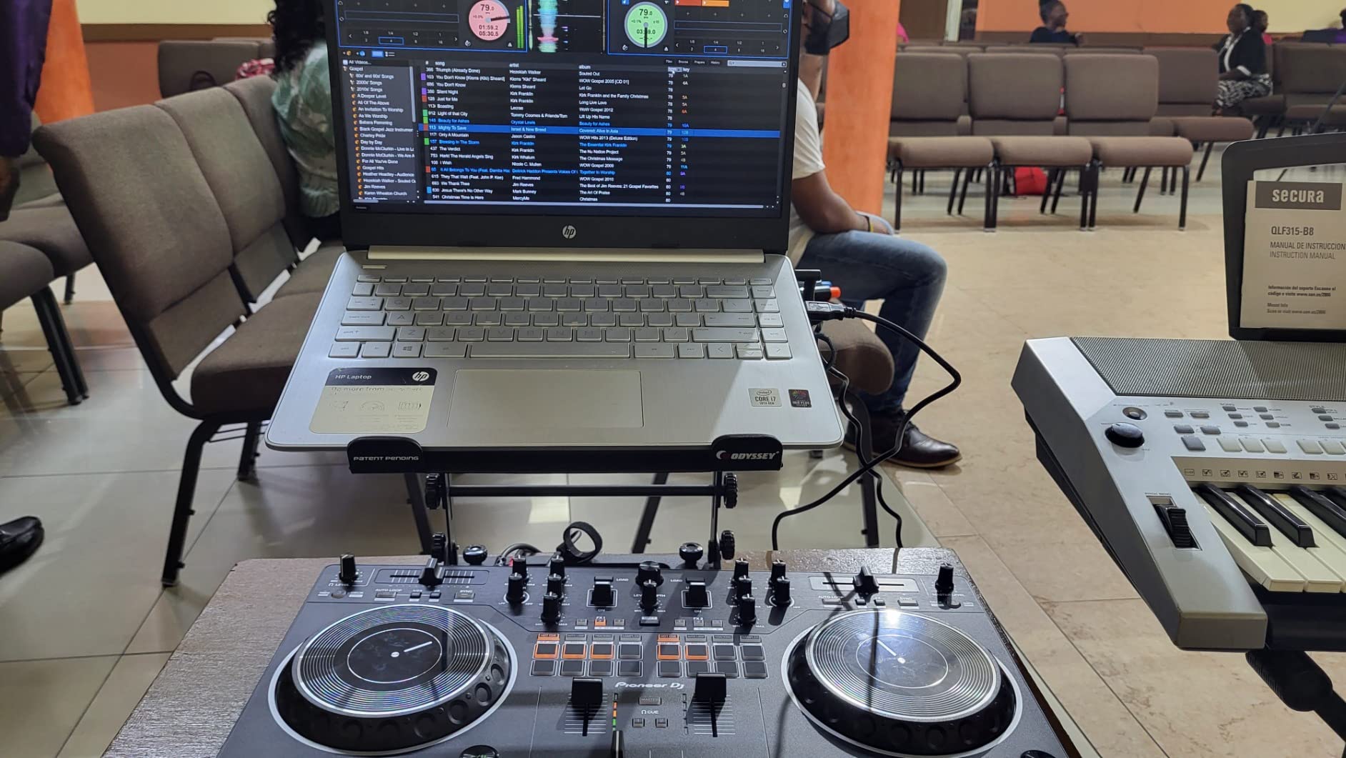 Pioneer DJ DDJ-REV1 2-deck Serato DJ Controller, Black customer photo 2