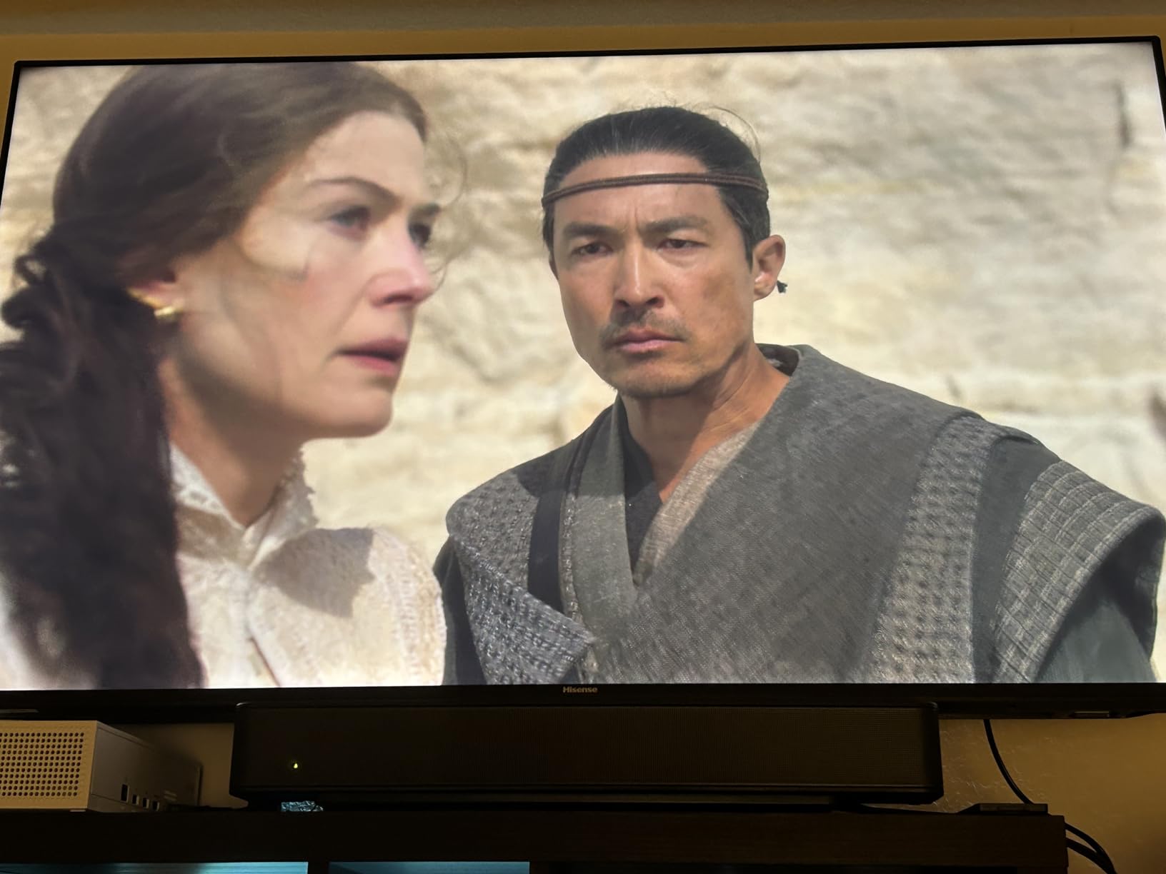 Hisense 43-Inch Class R6 Series 4K UHD Smart Roku TV with Alexa Compatibility, Dolby Vision HDR, DTS Studio Sound, Game Mode (43R6G) customer photo 1