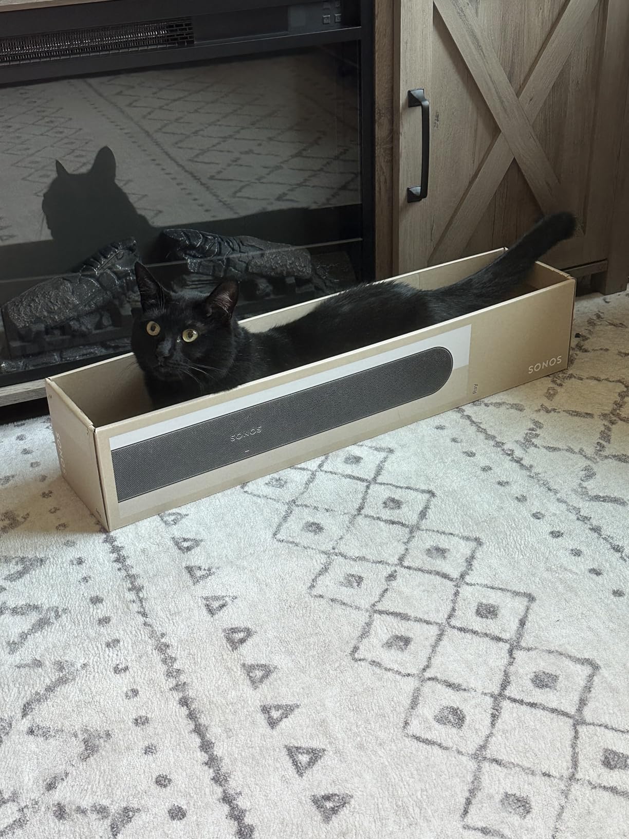 Sonos Ray - Compact Soundbar for TV and Music - Black customer photo 1