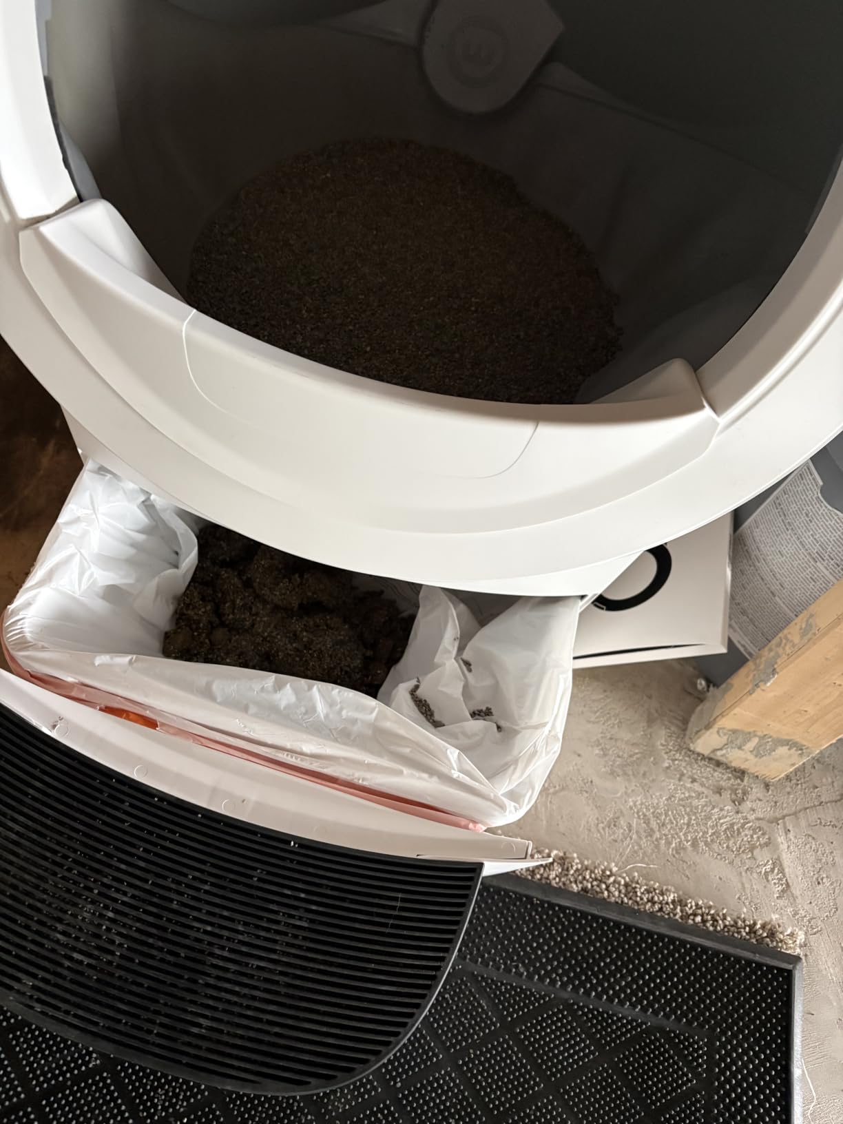 Whisker Litter-Robot 4 with Step & Fence, Black - Automatic customer photo 1