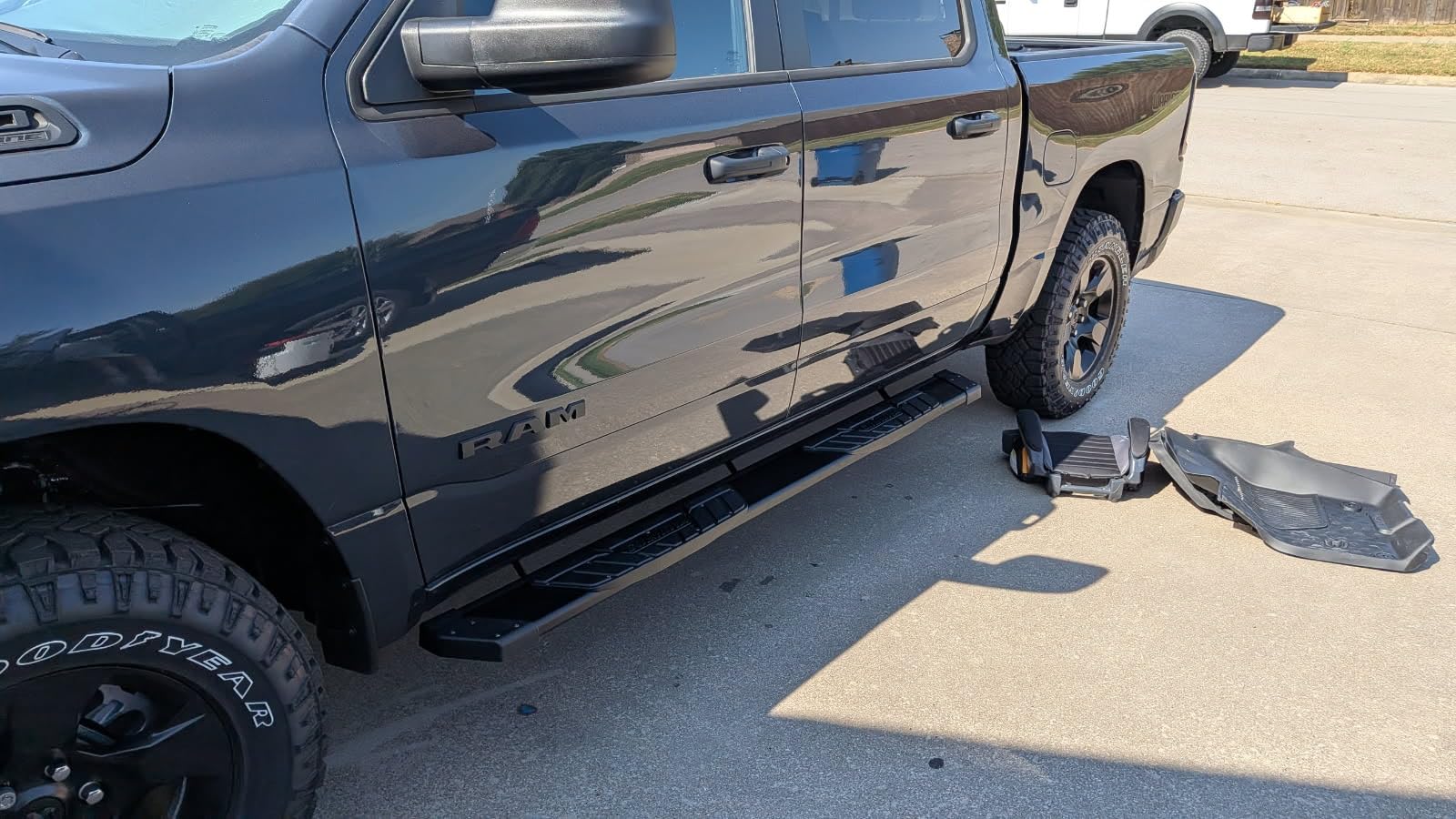 COMNOVA Aluminum Running Boards for 2022-2026 Toyota Tundra CrewMax customer photo 2