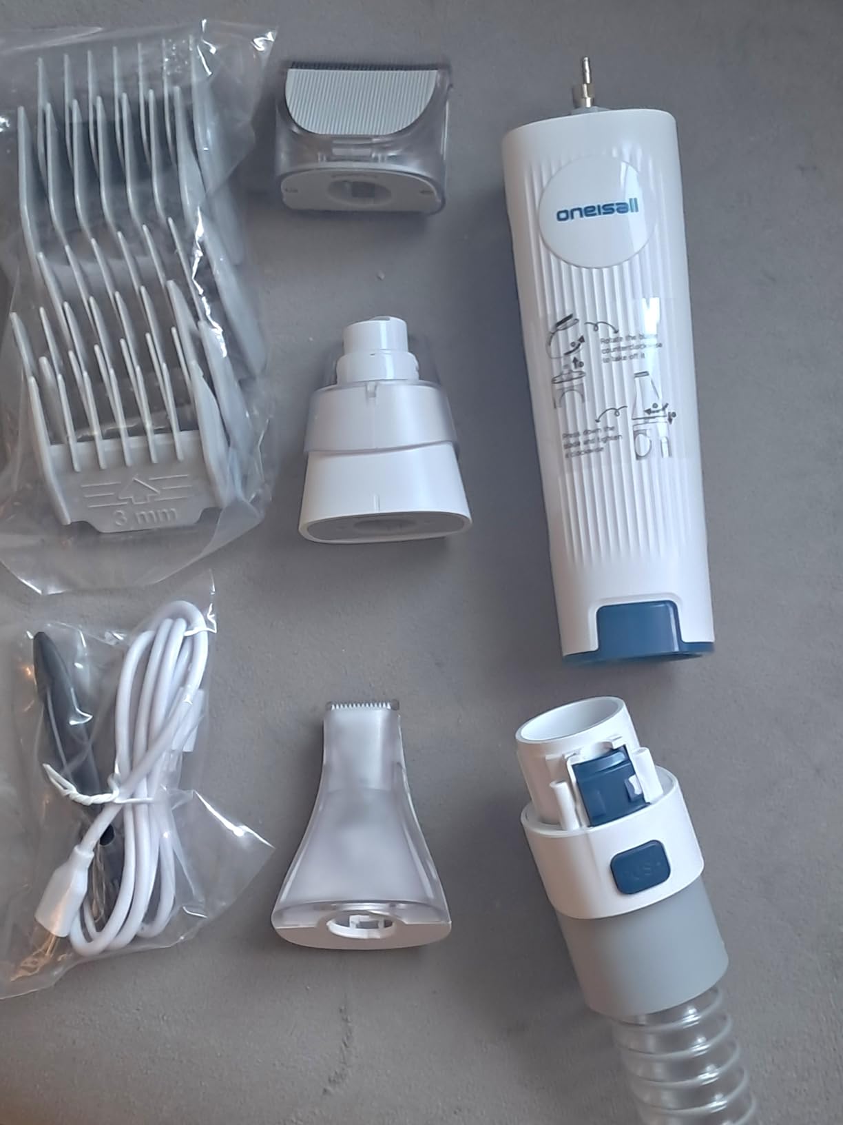 Dog Grooming Vacuum, Pet Grooming Vacuum Kit 2.3L Suction 99% Pet Hair with 5 Tools for Dog Cat for Shedding Grooming, Low Noise (Blue & White) customer photo 1